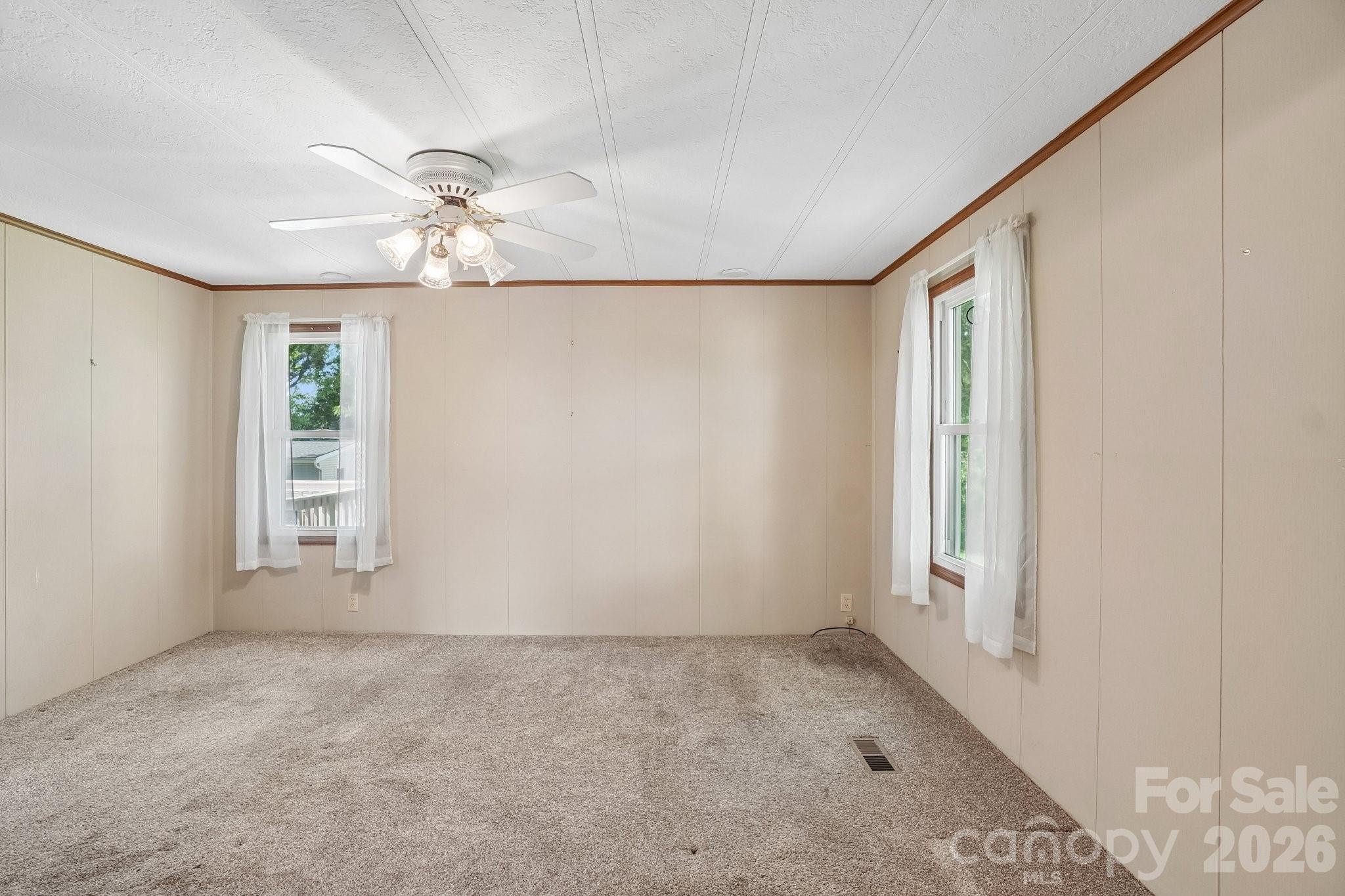 Single Family Residence at 303 Meadowbrook Court, Hendersonville, photo 16 of 43