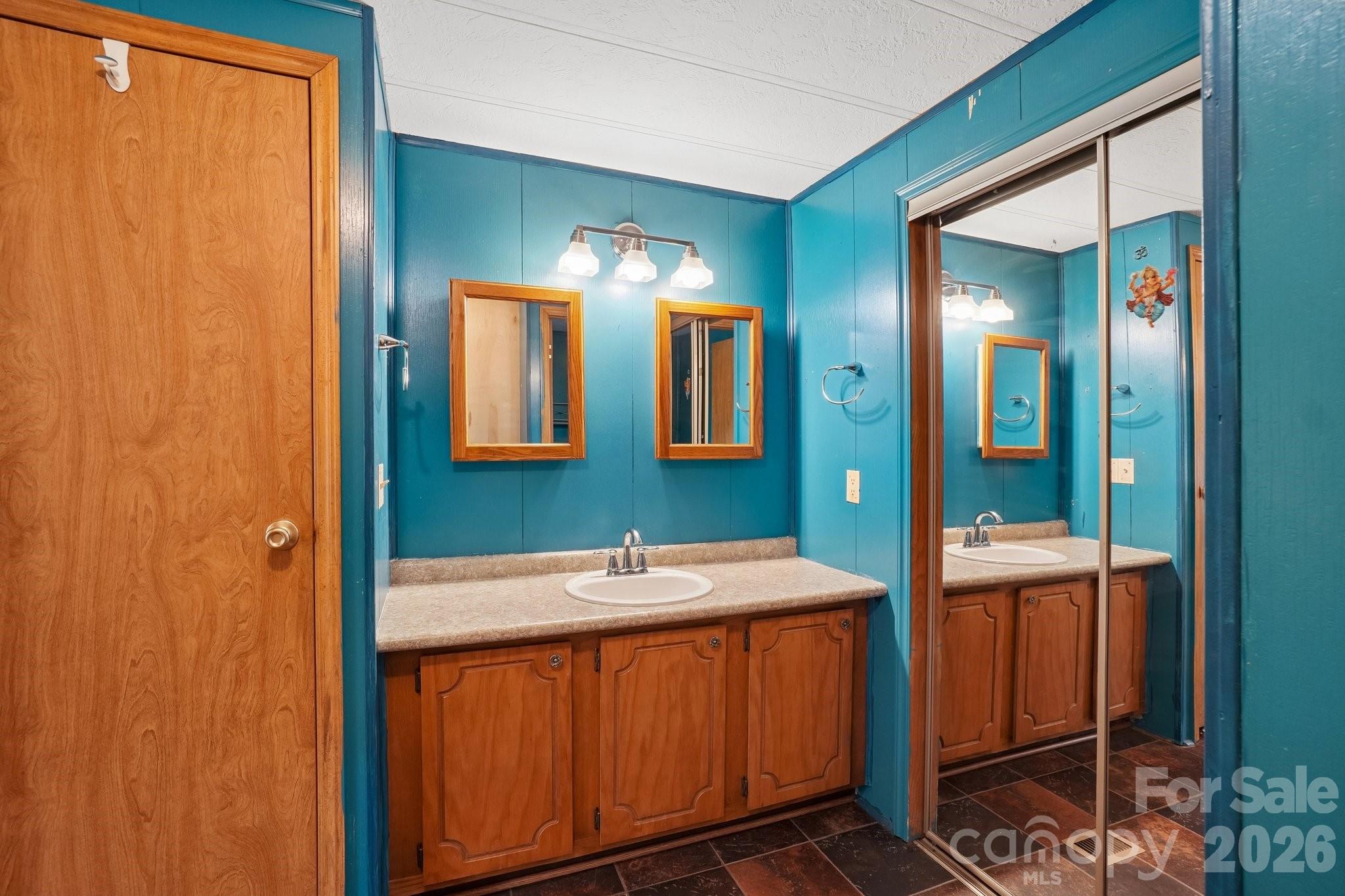 Single Family Residence at 303 Meadowbrook Court, Hendersonville, photo 18 of 43