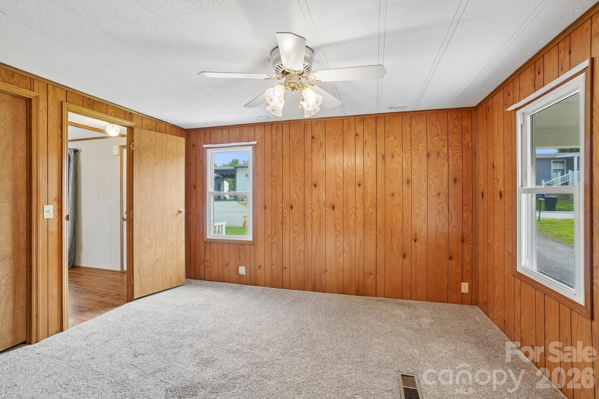 Single Family Residence at 303 Meadowbrook Court, Hendersonville, photo 22 of 43