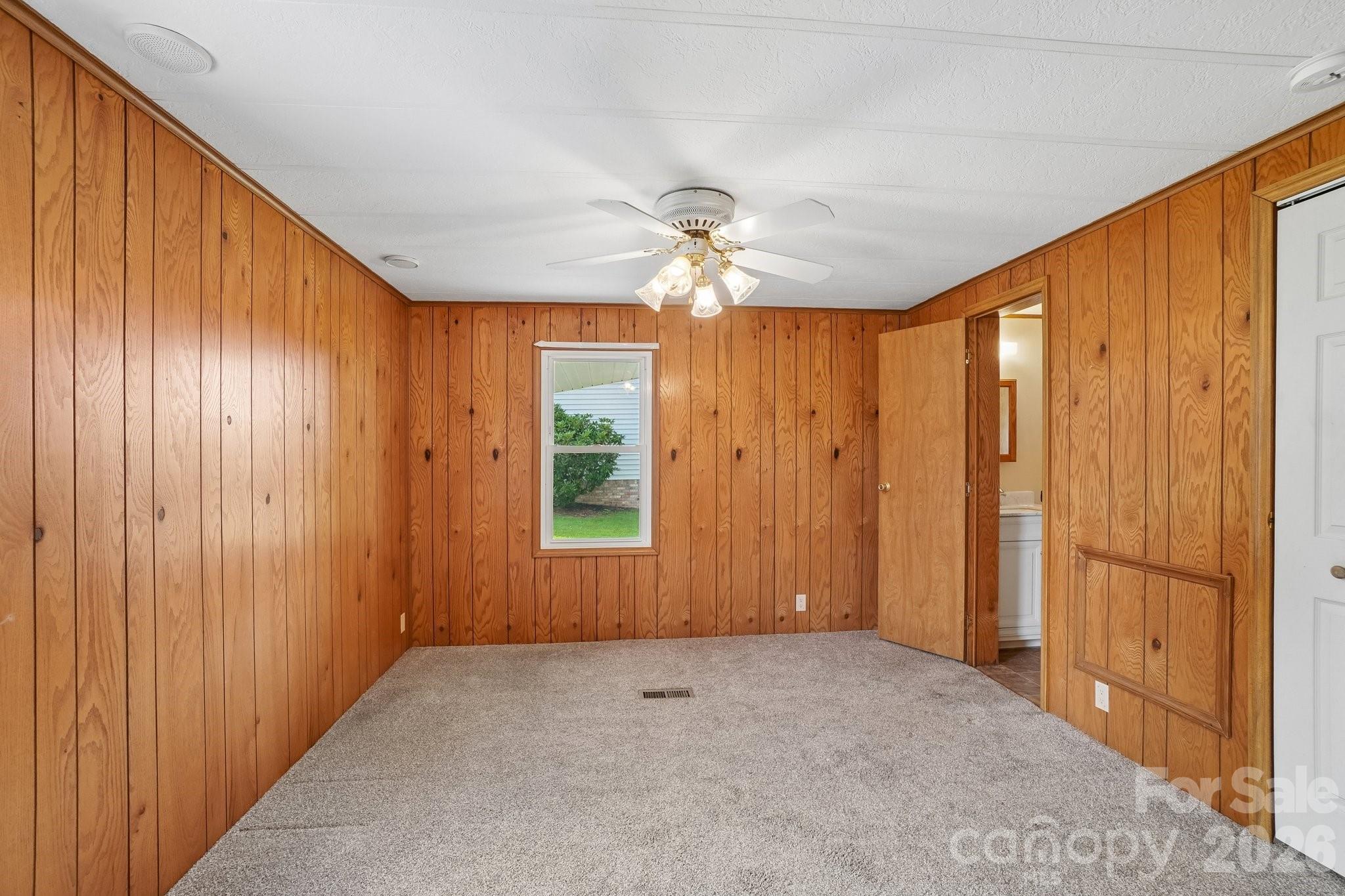 Single Family Residence at 303 Meadowbrook Court, Hendersonville, photo 23 of 43