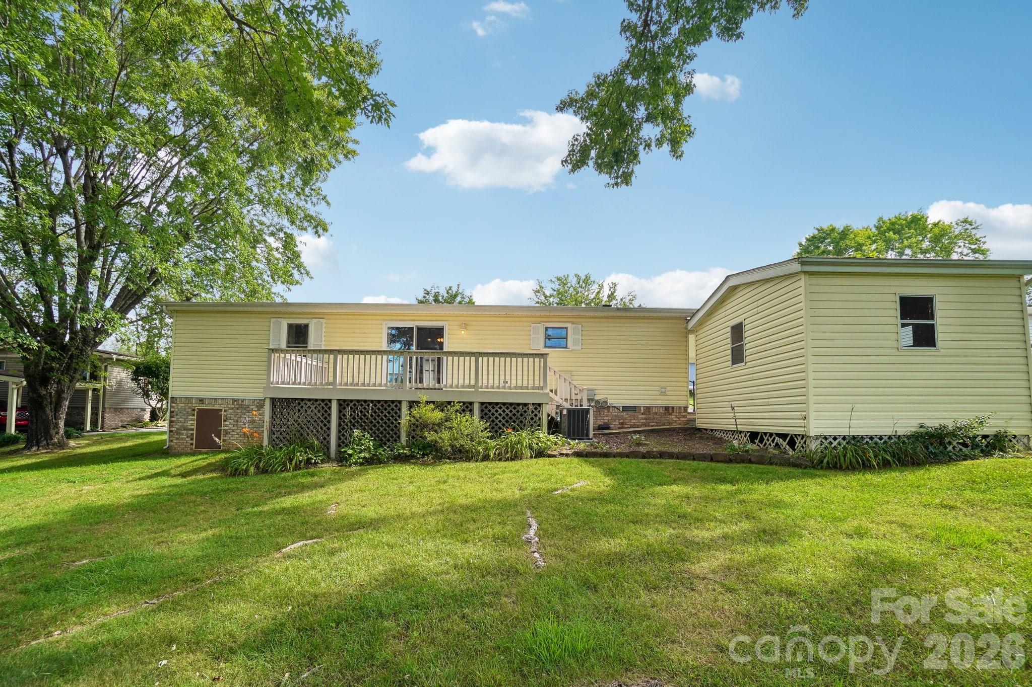 Single Family Residence at 303 Meadowbrook Court, Hendersonville, photo 31 of 43