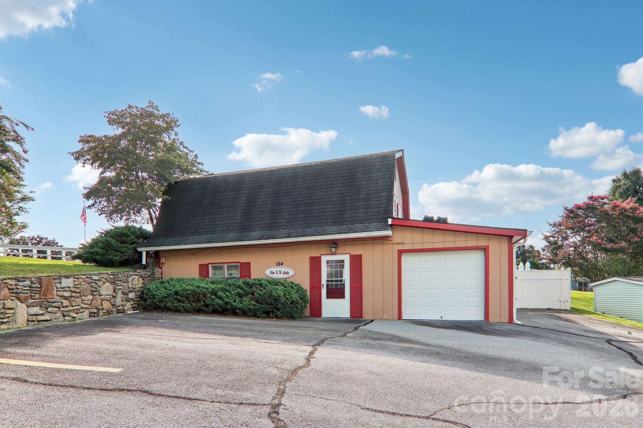 Single Family Residence at 303 Meadowbrook Court, Hendersonville, photo 39 of 43