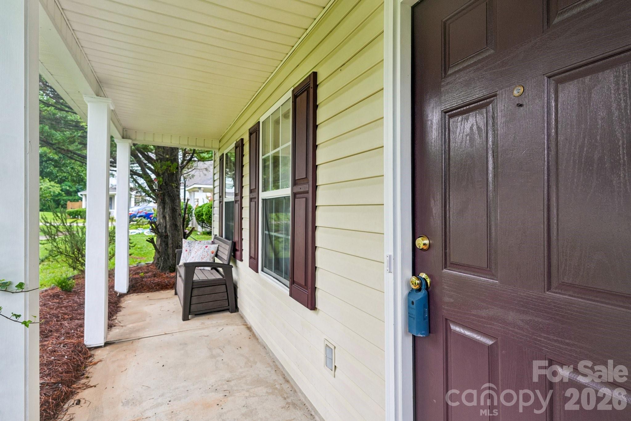 Single Family Residence at 3081 Rockingham Court SW, Concord, photo 4 of 48