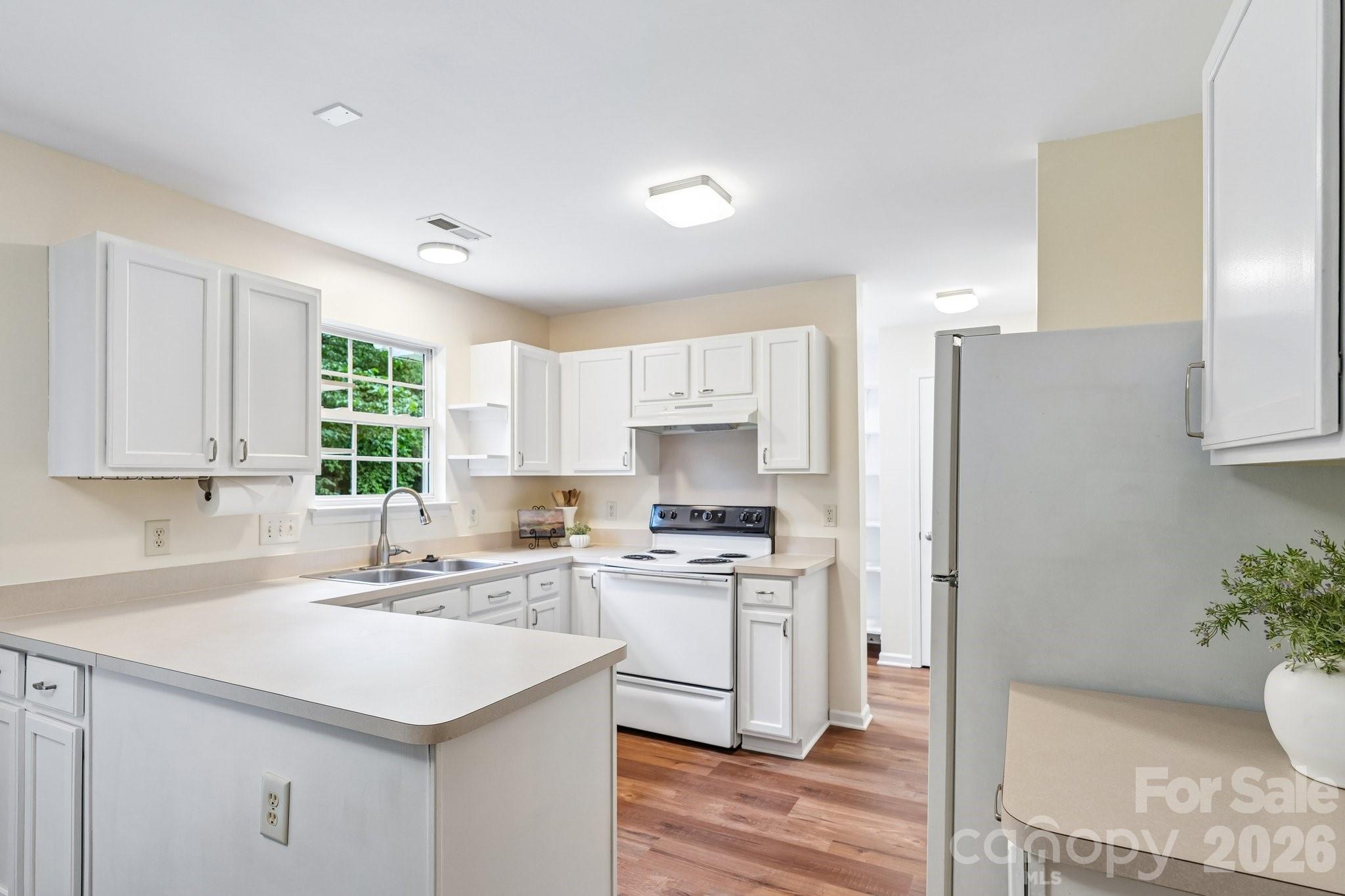 Single Family Residence at 3081 Rockingham Court SW, Concord, photo 12 of 48