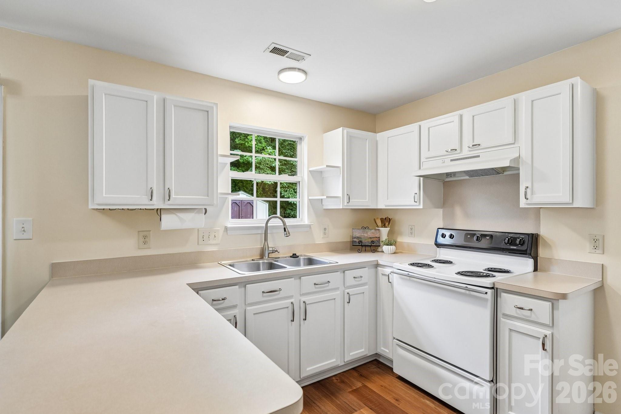 Single Family Residence at 3081 Rockingham Court SW, Concord, photo 13 of 48