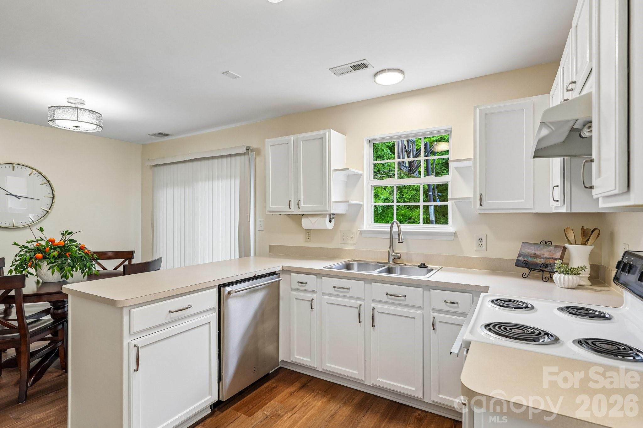 Single Family Residence at 3081 Rockingham Court SW, Concord, photo 14 of 48