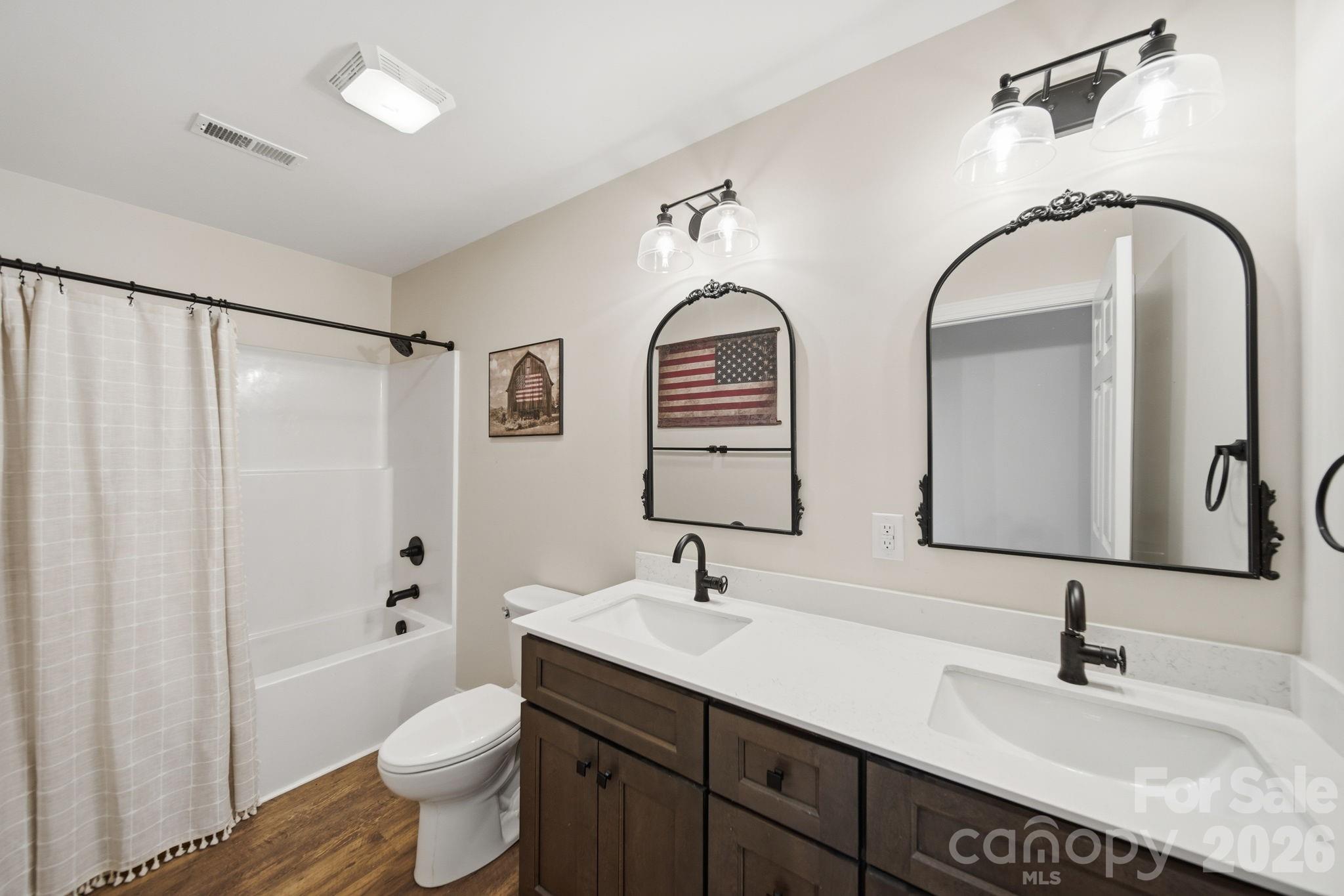 Upper level hall bath - 1726 Old Cheraw Highway, Rockingham