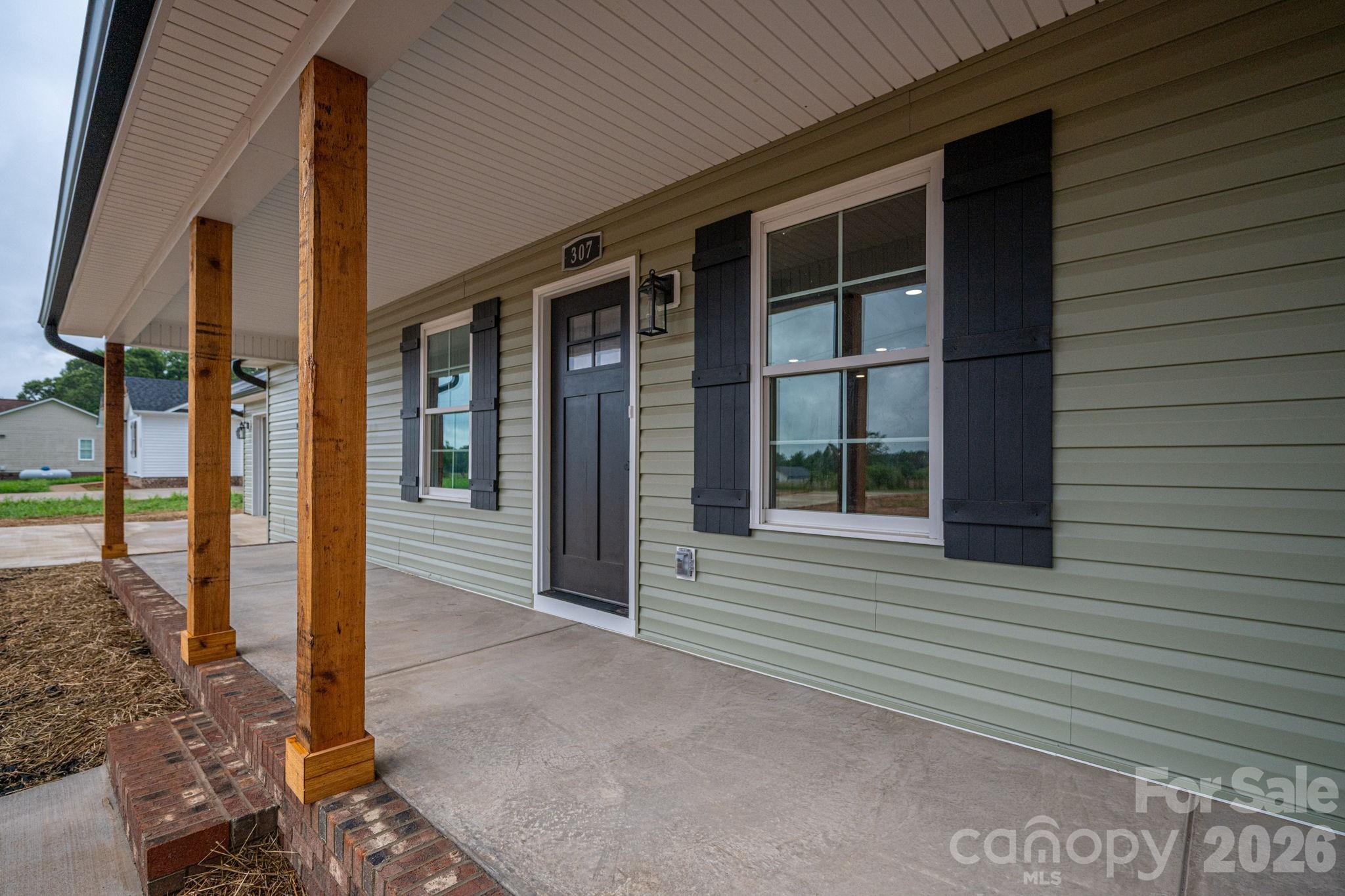 Front Porch - 307 Northbrook III School Road, Vale