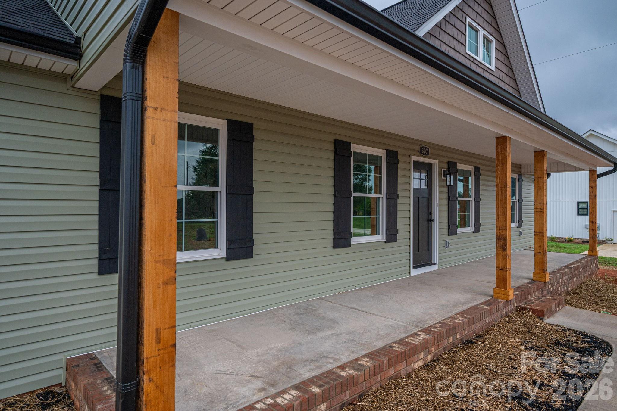 Front Porch - 307 Northbrook III School Road, Vale