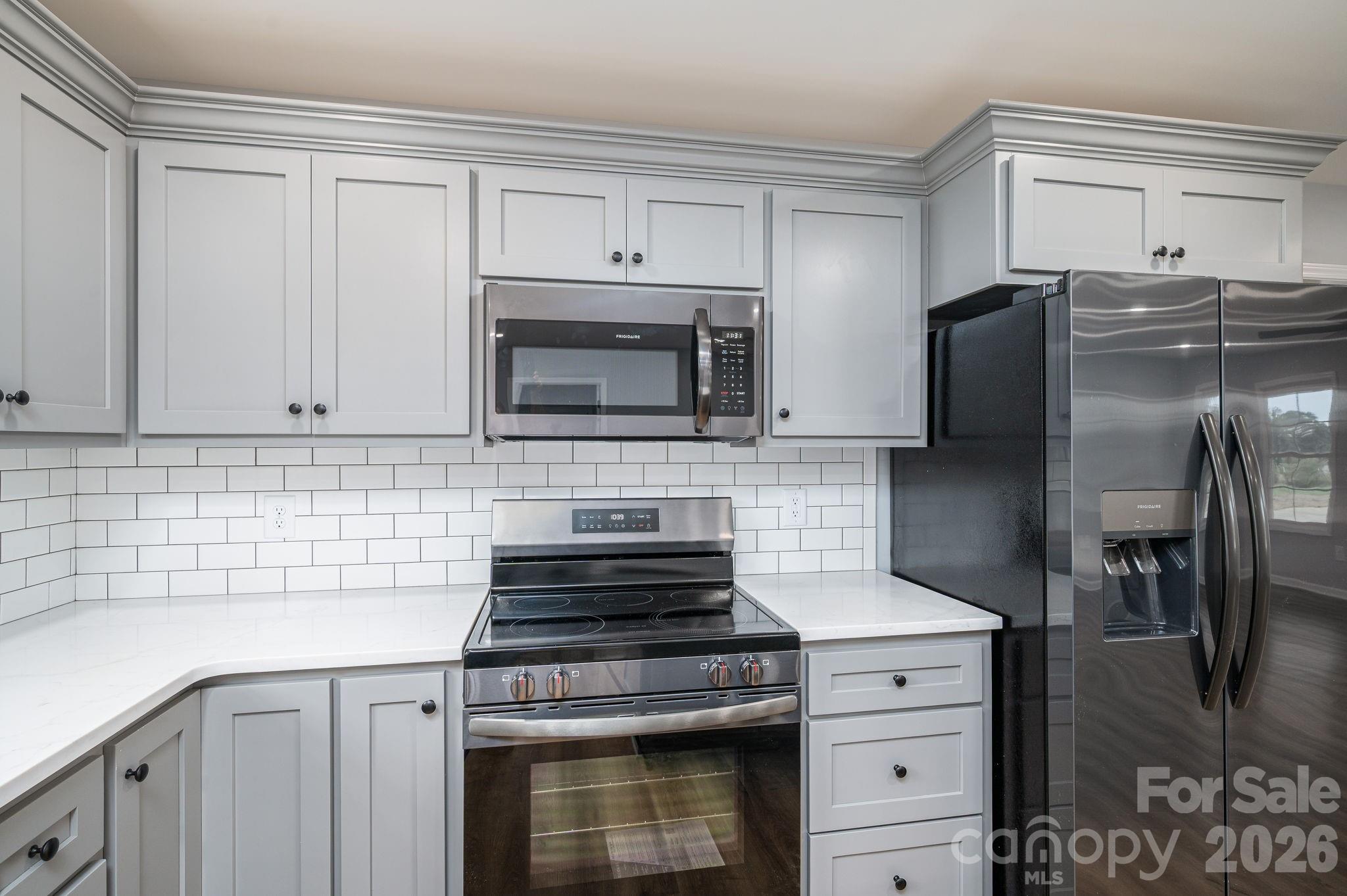 Kitchen Range/Fridge - 307 Northbrook III School Road, Vale