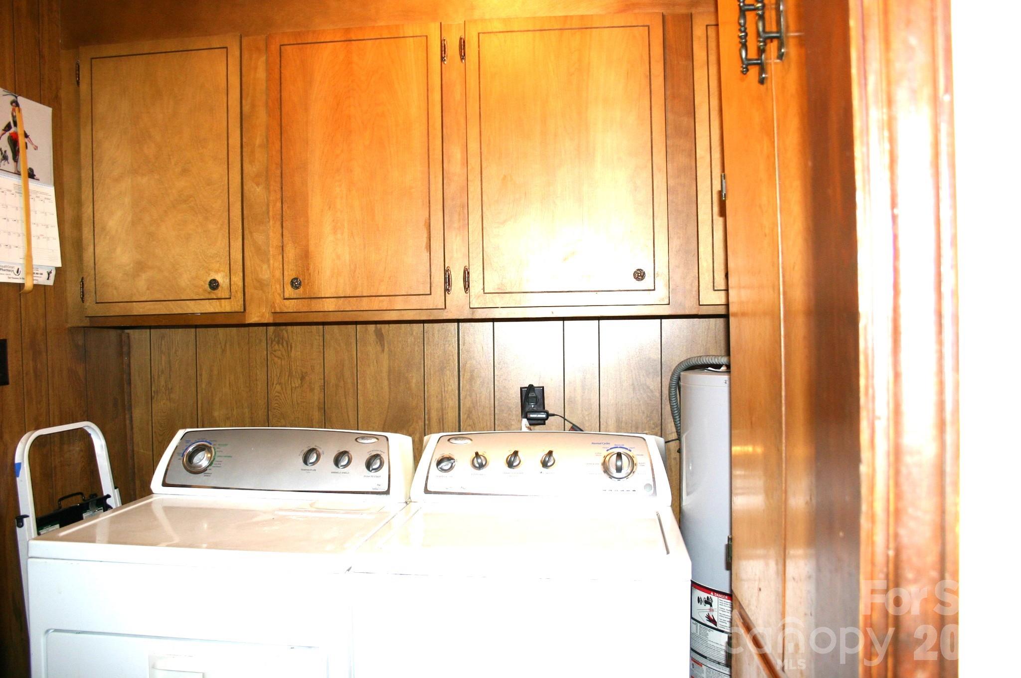 Laundry Room - 1647 Woodridge Circle, Hickory