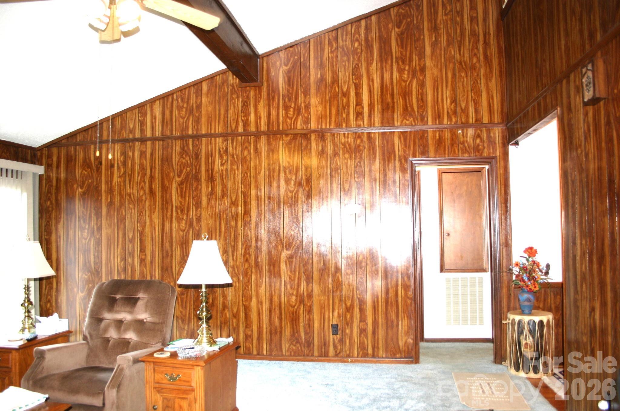 Living Room - 1647 Woodridge Circle, Hickory