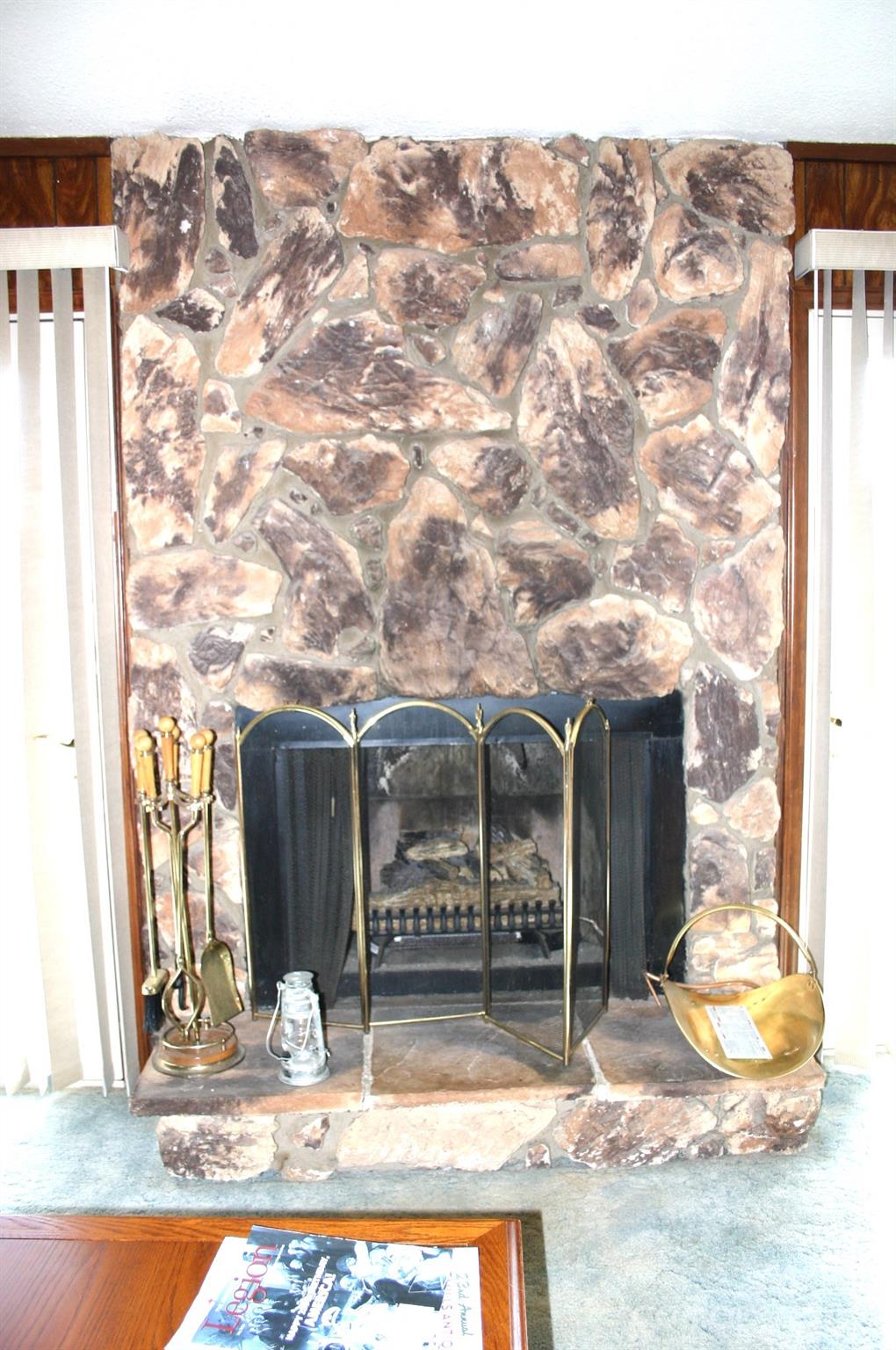Fireplace - 1647 Woodridge Circle, Hickory