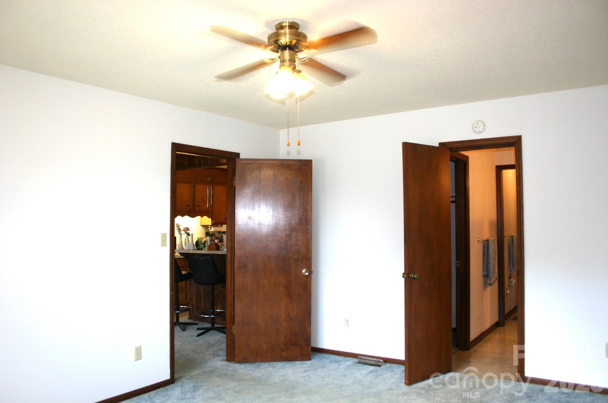 Primary - 1647 Woodridge Circle, Hickory