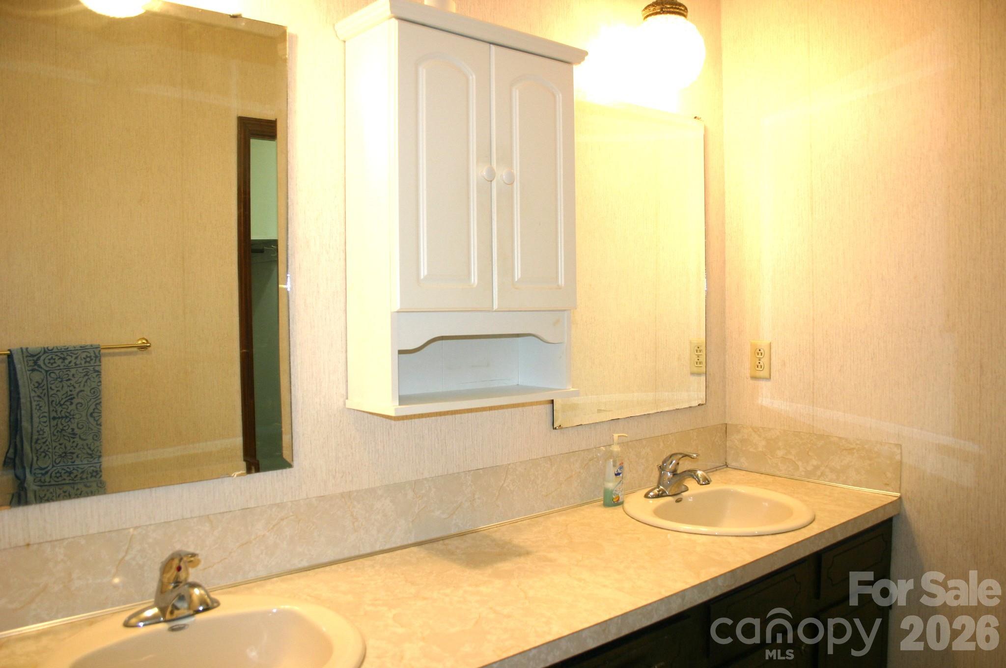 Primary Bath - 1647 Woodridge Circle, Hickory