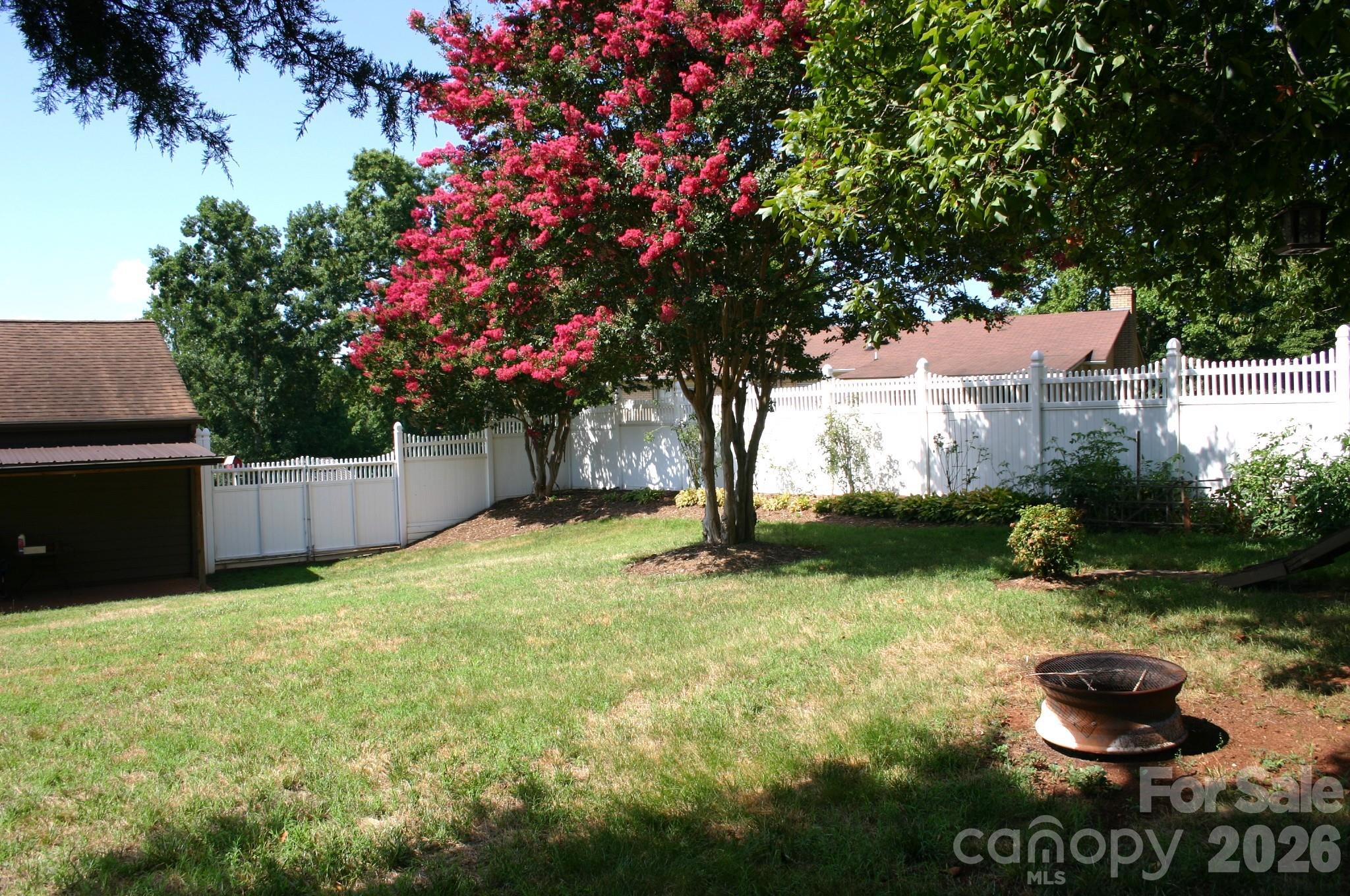 Single Family Residence at 1647 Woodridge Circle, Hickory, photo 33 of 39