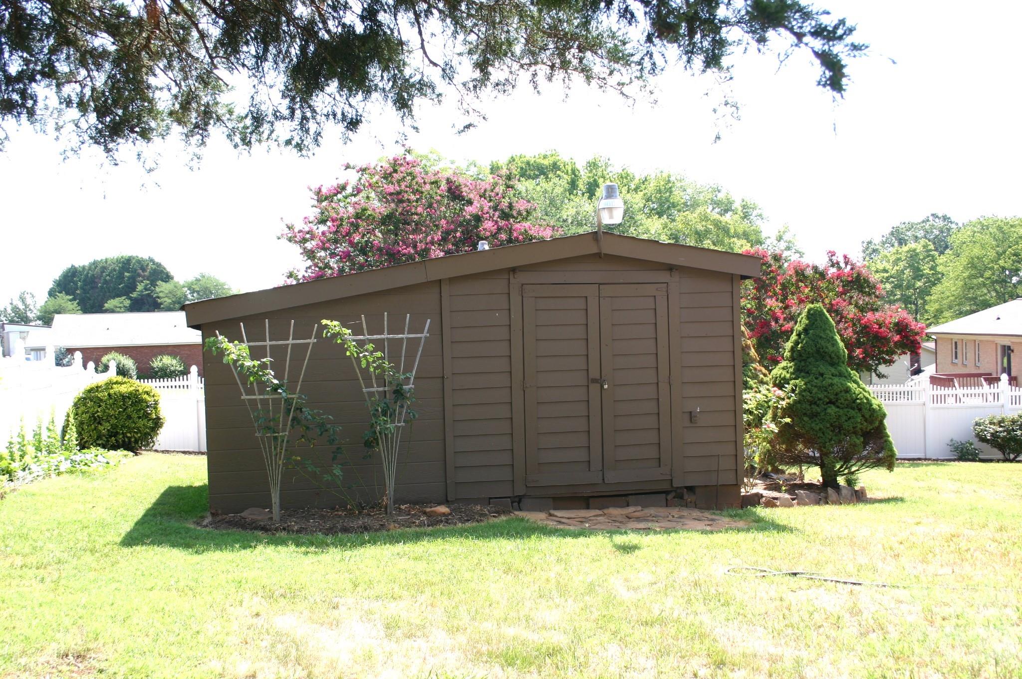 Shed - 1647 Woodridge Circle, Hickory