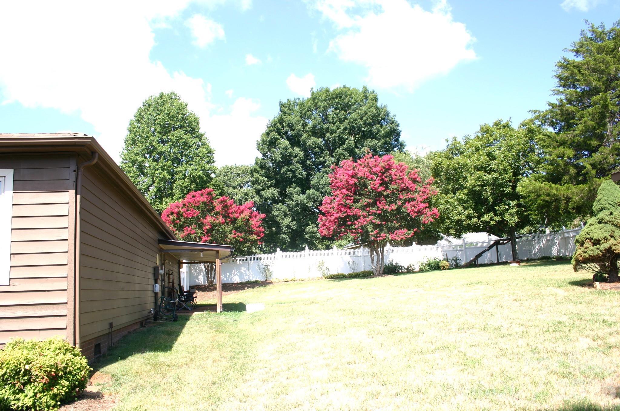 Single Family Residence at 1647 Woodridge Circle, Hickory, photo 36 of 39