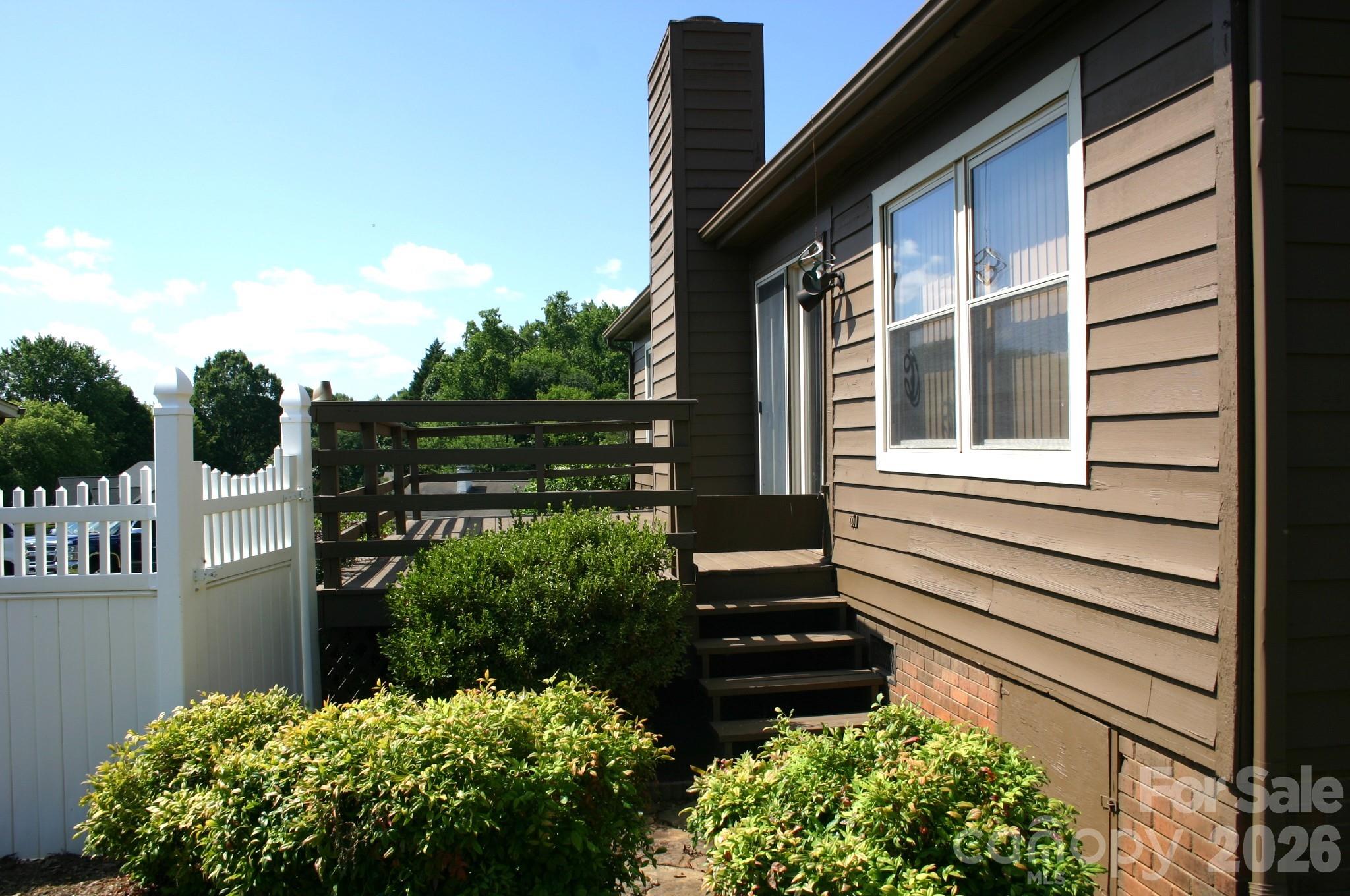 Single Family Residence at 1647 Woodridge Circle, Hickory, photo 37 of 39