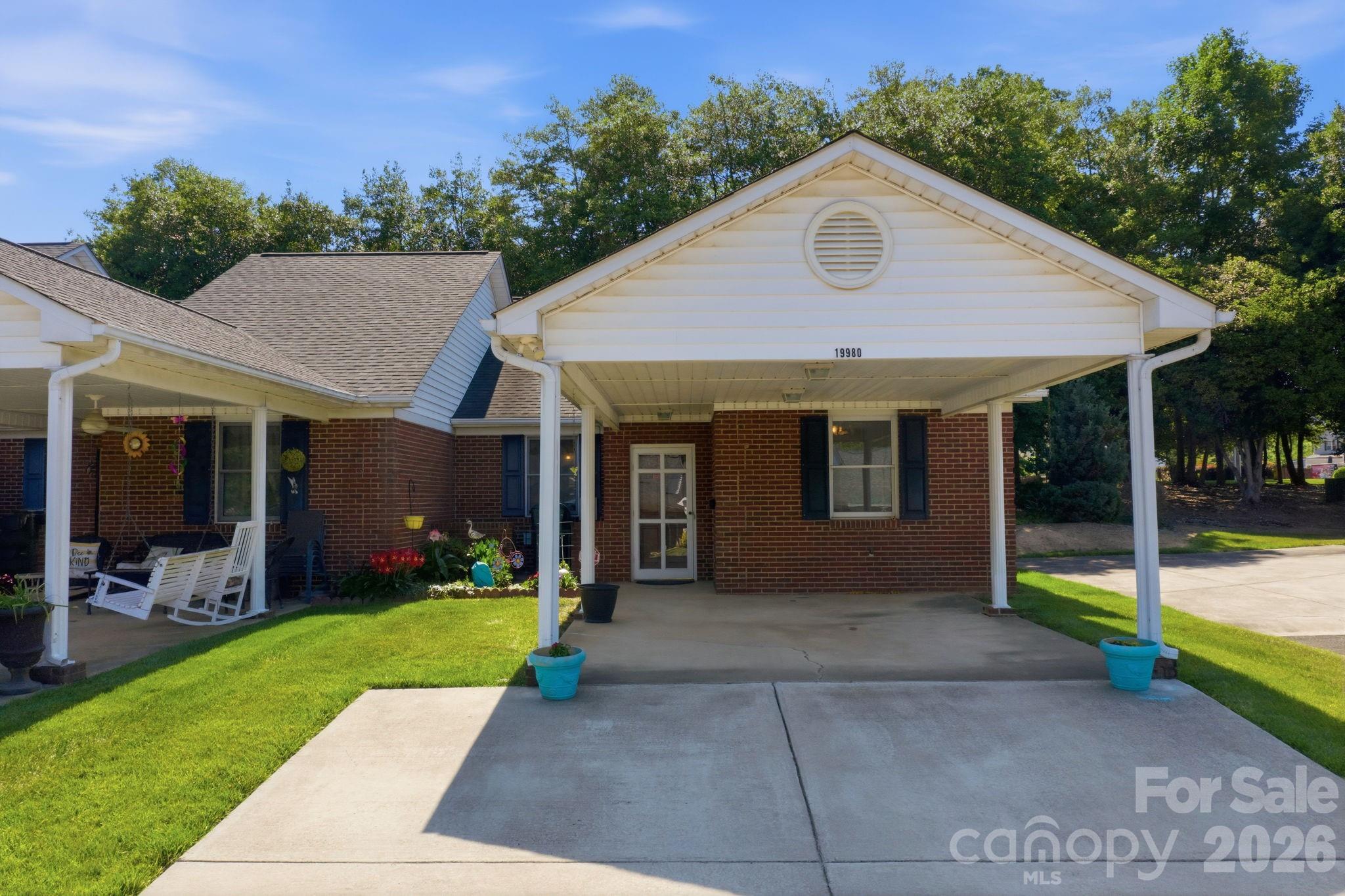 Townhouse at 19980 Oak Leaf Circle, Cornelius, photo 3 of 33