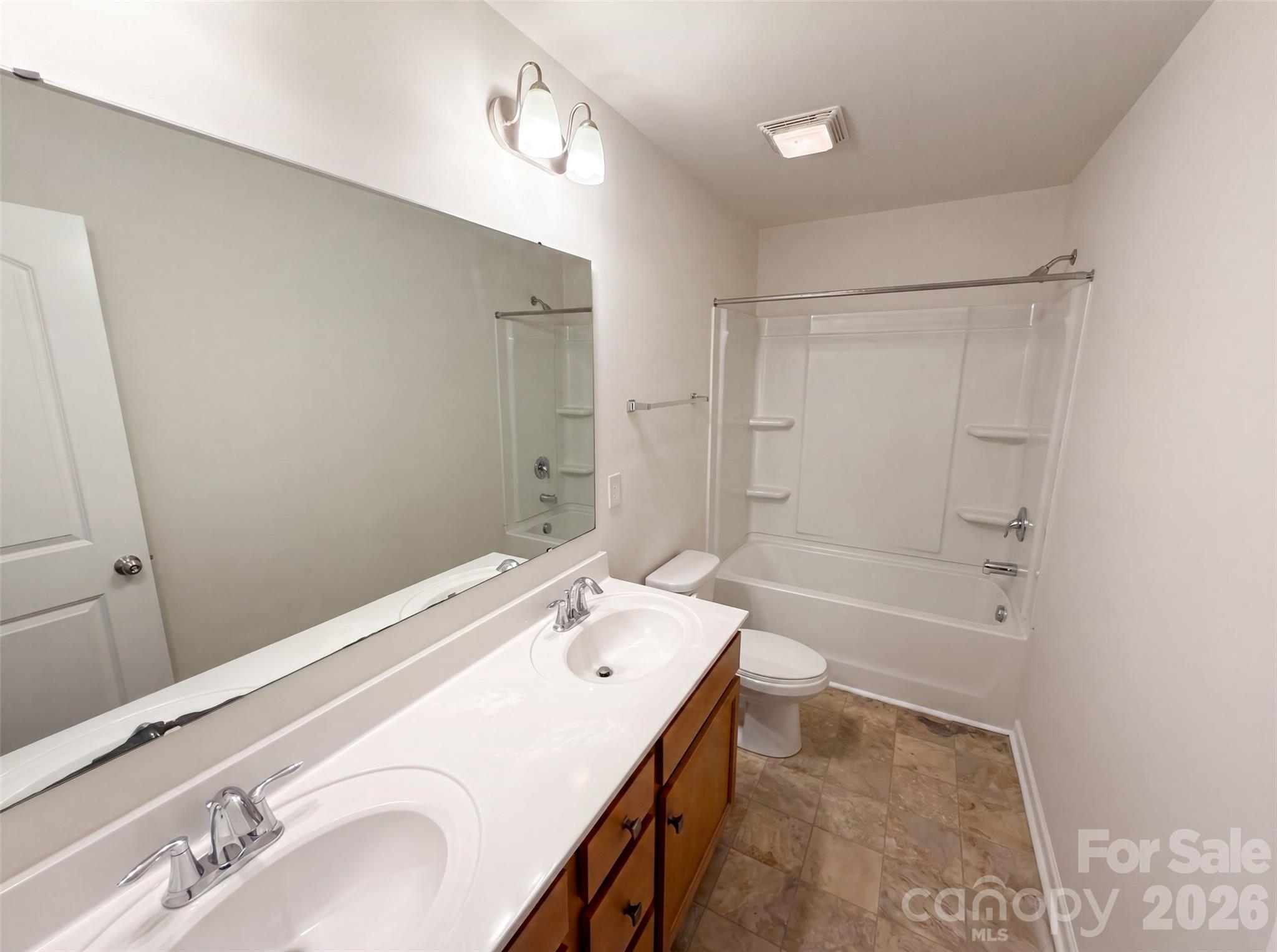 Single Family Residence at 5627 Barclay Court, Fort Mill, photo 12 of 19