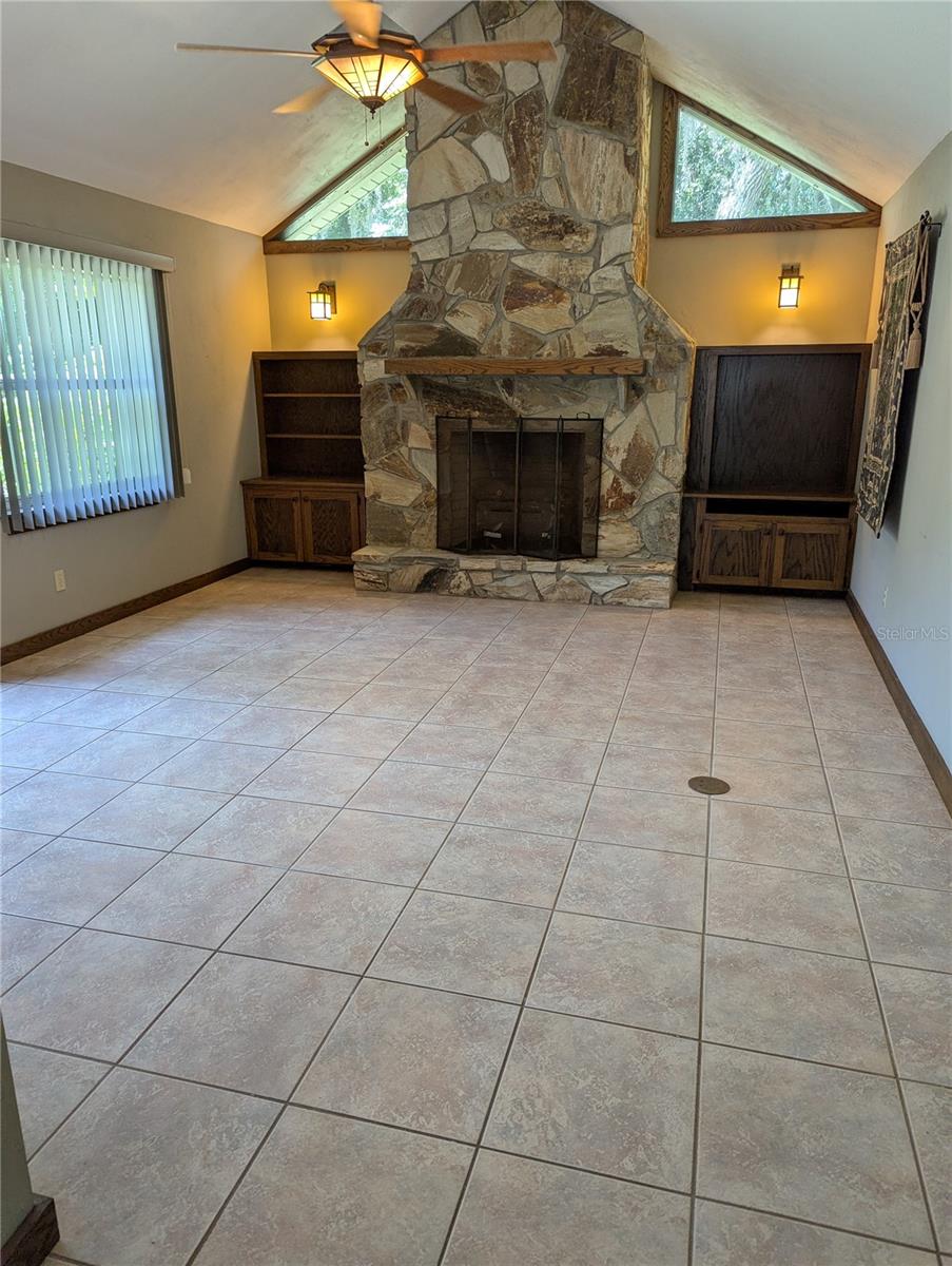 FAMILY ROOM - 308 TRUDGEON DR, NEW SMYRNA BEACH