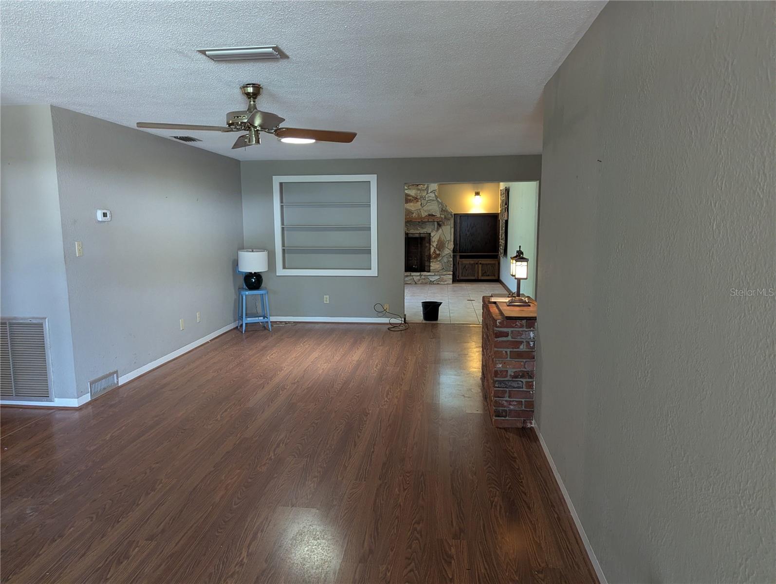LIVING ROOM WITH OPENING TO FAMILY ROOM - 308 TRUDGEON DR, NEW SMYRNA BEACH