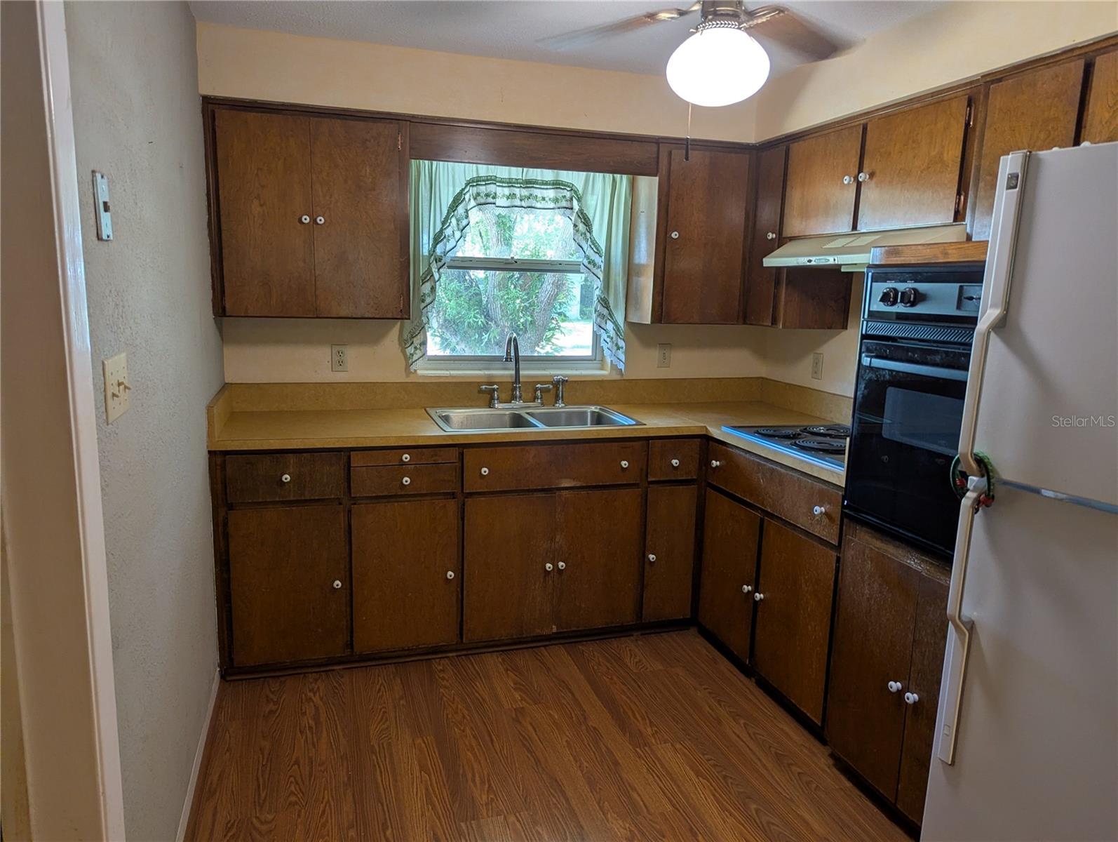 KITCHEN - 308 TRUDGEON DR, NEW SMYRNA BEACH