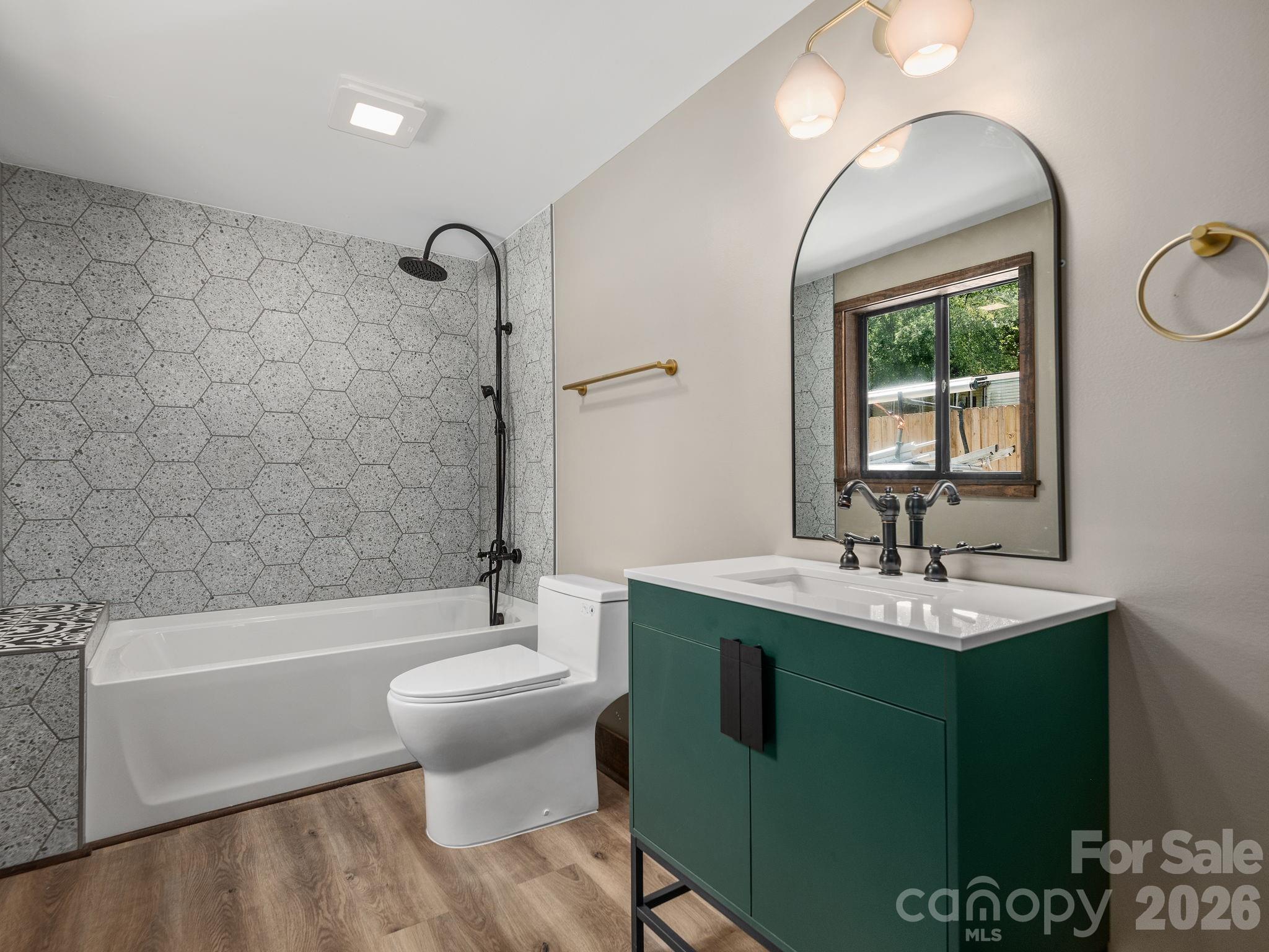 En Suite Bathroom - 78 Travis Street, Clyde