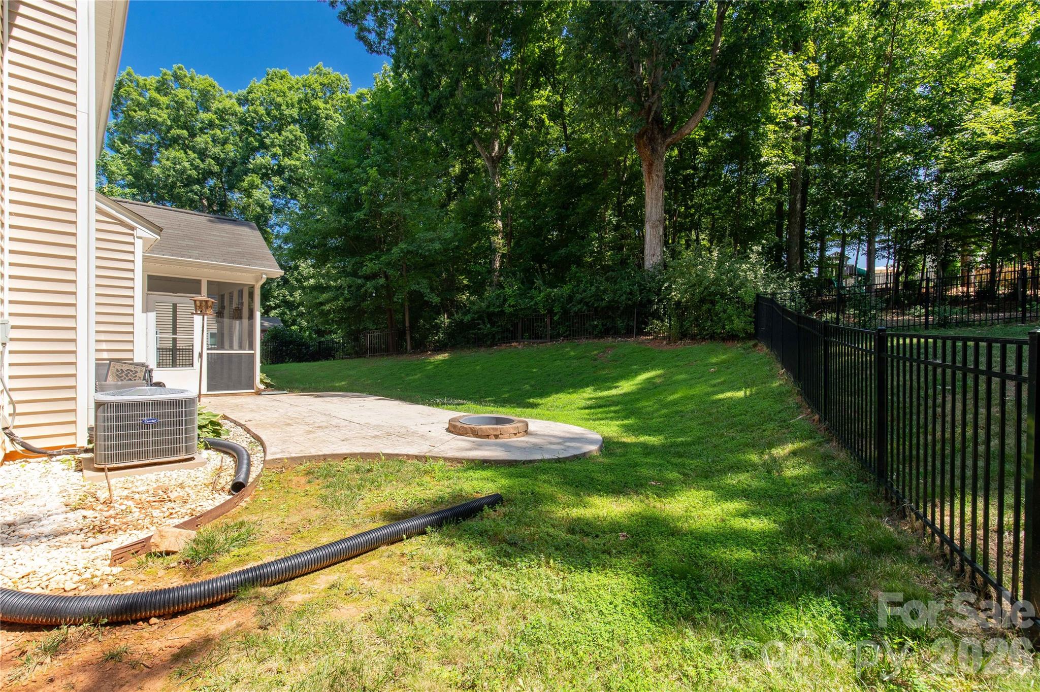 Single Family Residence at 924 Autumn Glen Court, Clover, photo 14 of 46