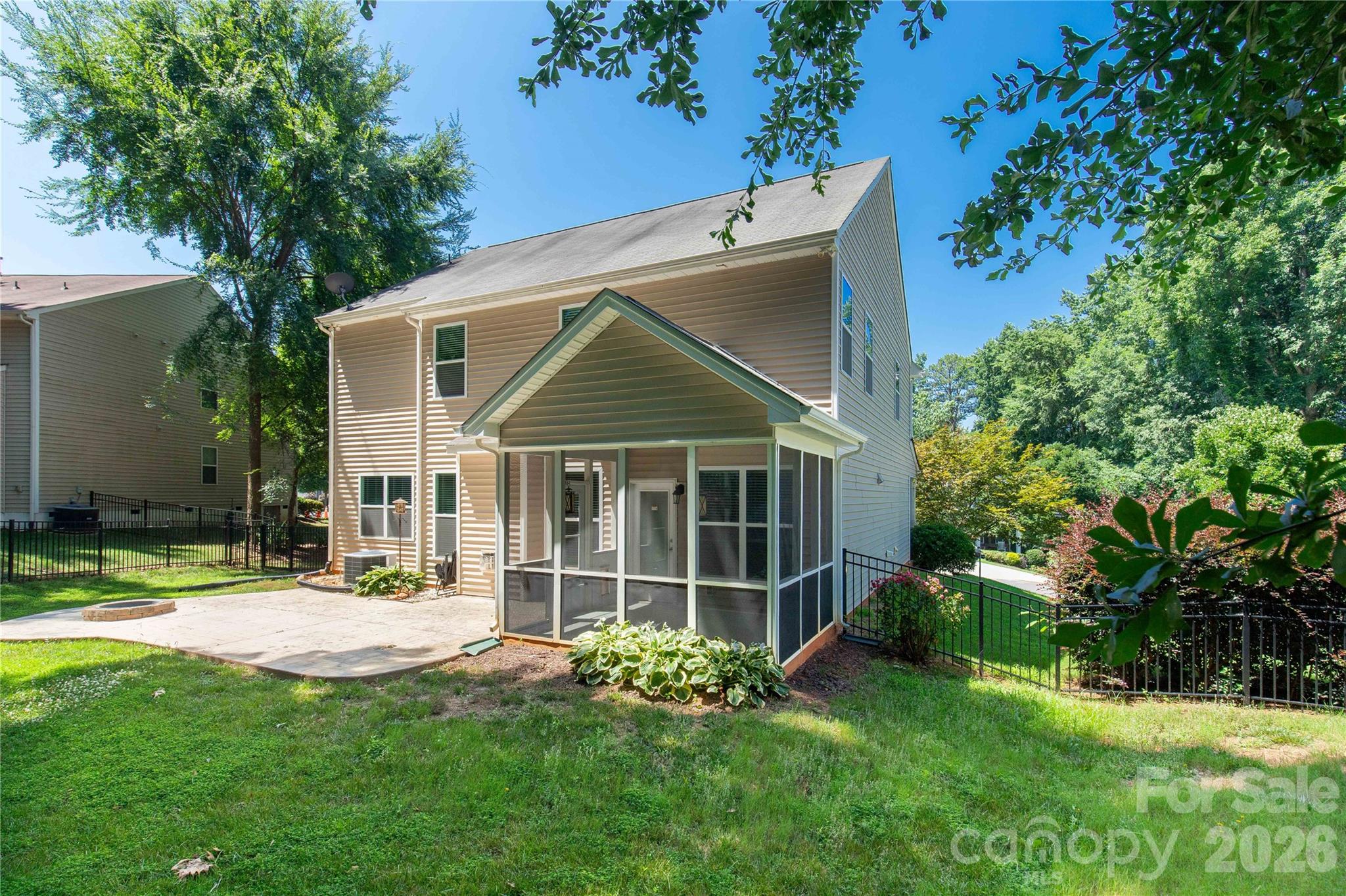 Single Family Residence at 924 Autumn Glen Court, Clover, photo 16 of 46