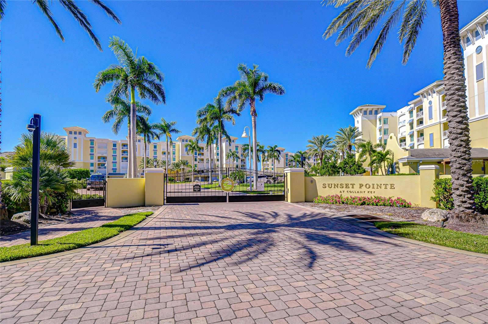Private Gated Entrance - 795 COLLANY RD #204, TIERRA VERDE