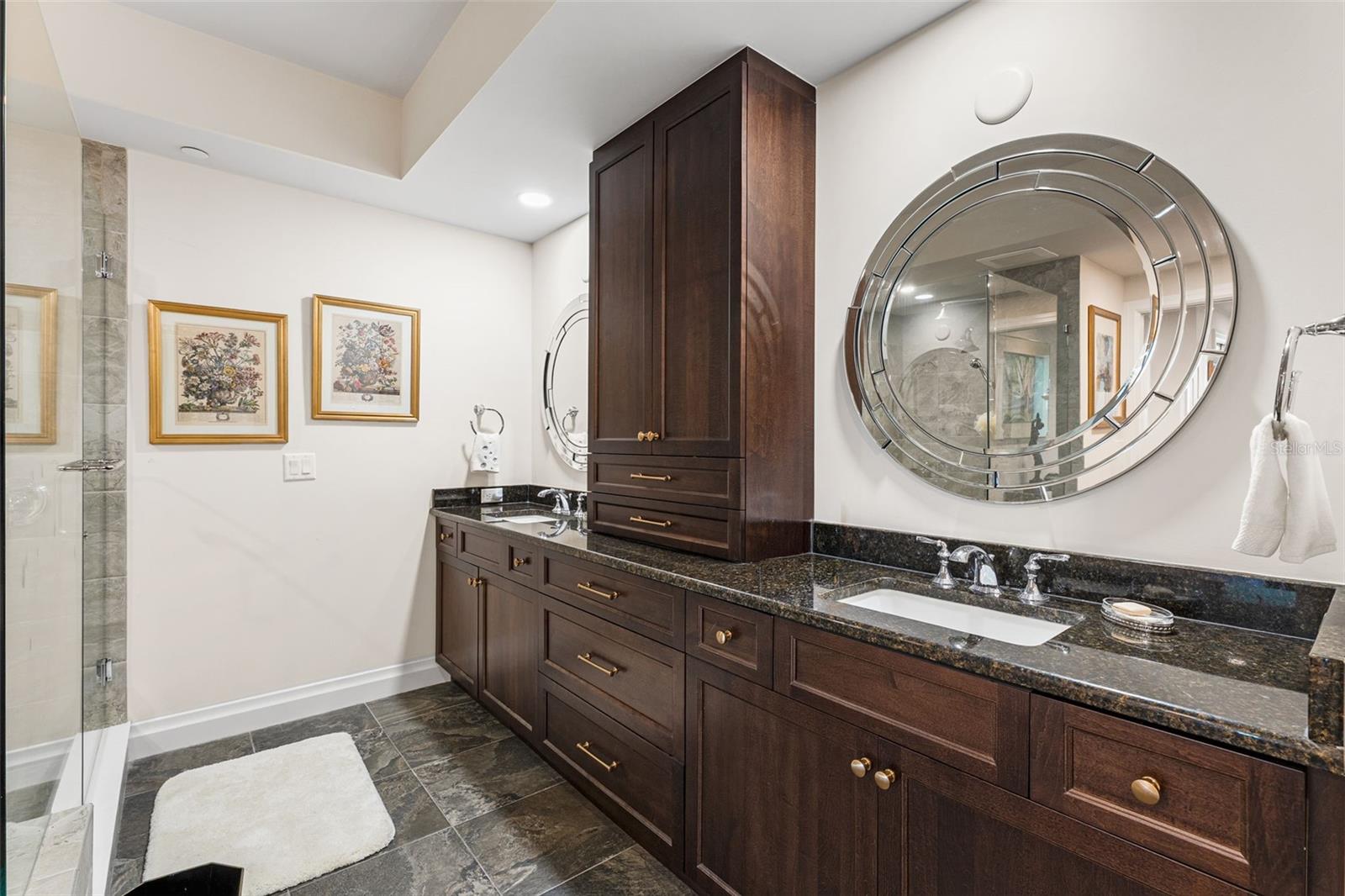 Primary bathroom, dual vanities - 795 COLLANY RD #204, TIERRA VERDE