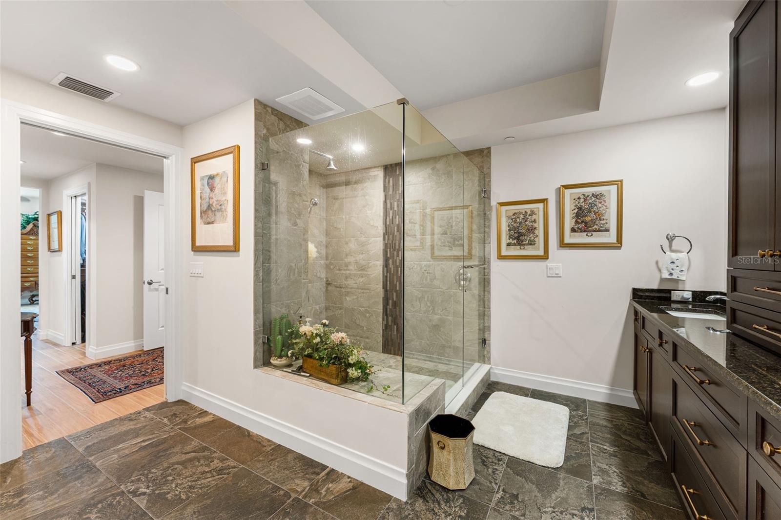 Large walk in shower - 795 COLLANY RD #204, TIERRA VERDE