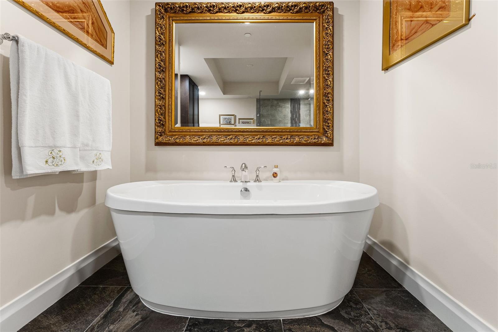 Soaking tub - 795 COLLANY RD #204, TIERRA VERDE