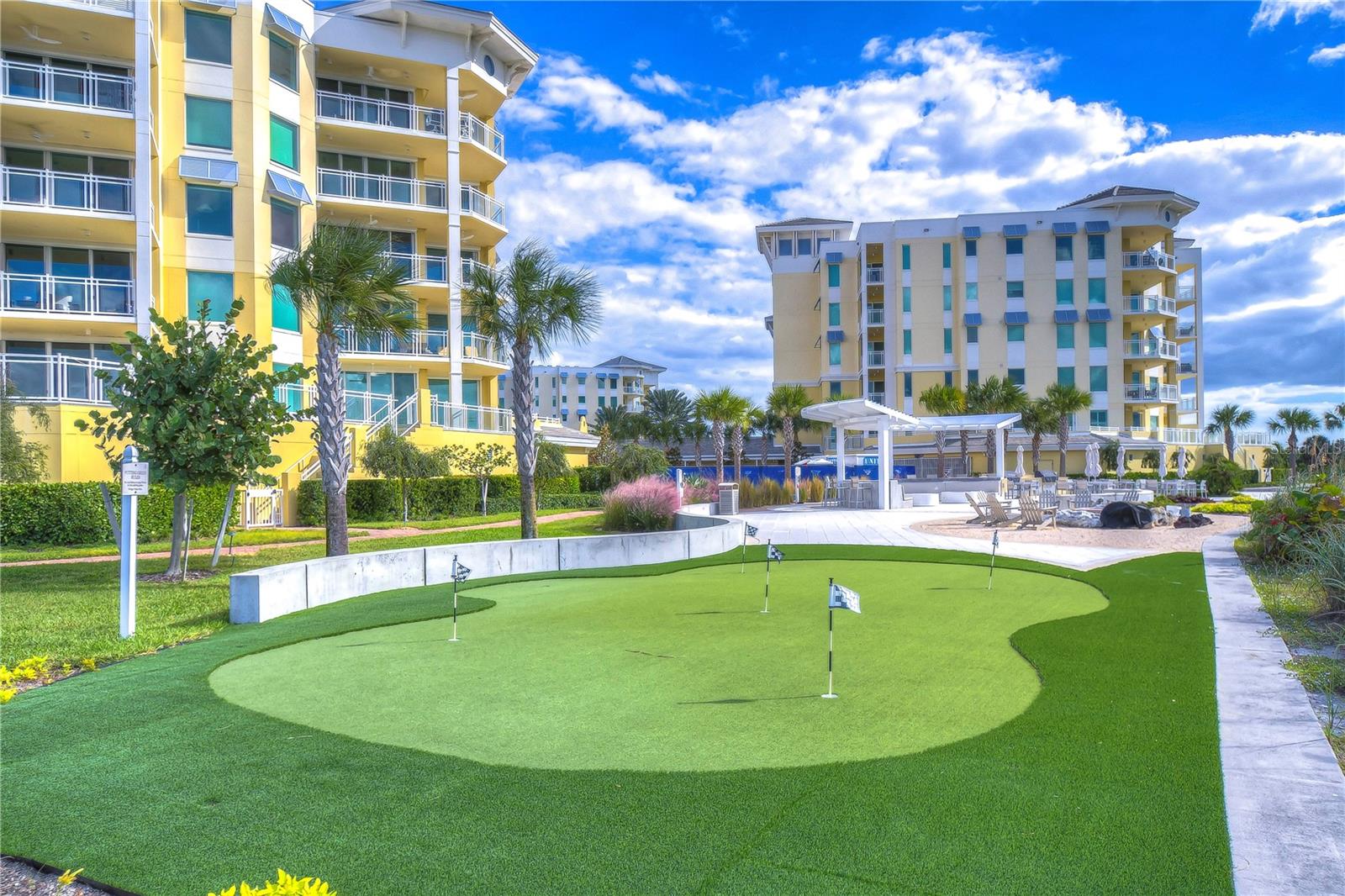 Putting and chipping green - 795 COLLANY RD #204, TIERRA VERDE