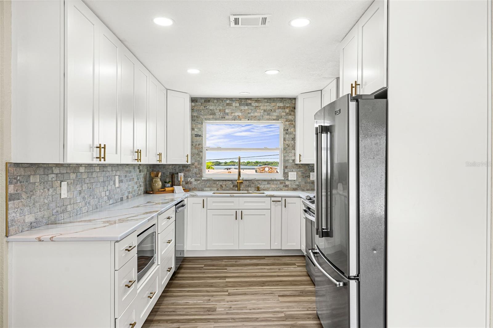Single Family Residence at 5404 BAY STATE RD, PALMETTO, photo 9 of 51