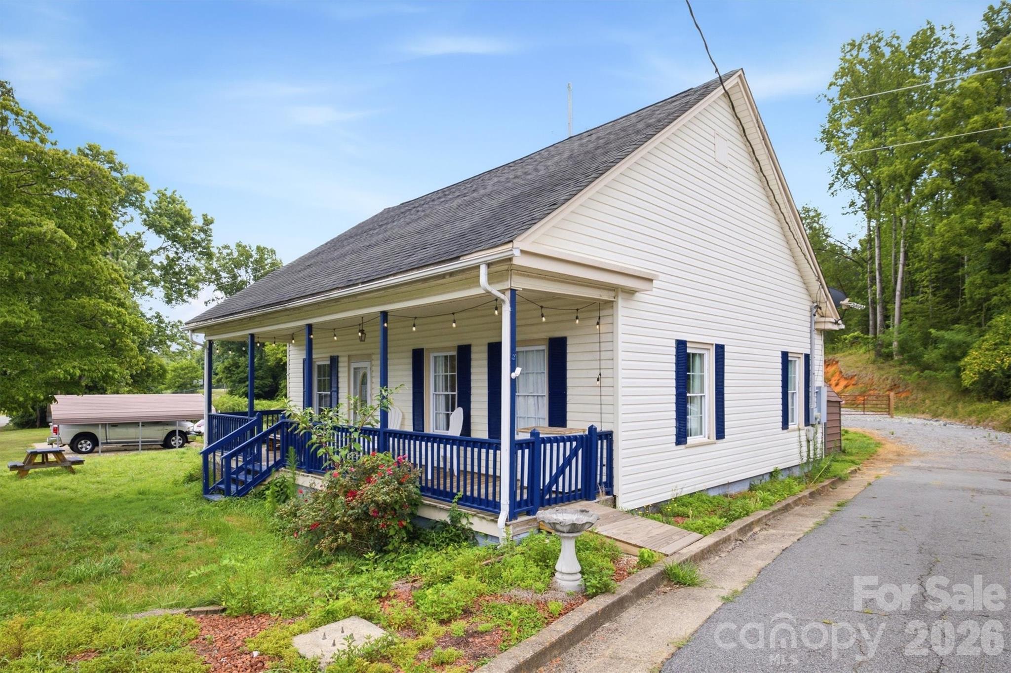 Single Family Residence at 302 Catawba Avenue, Hickory, photo 2 of 33