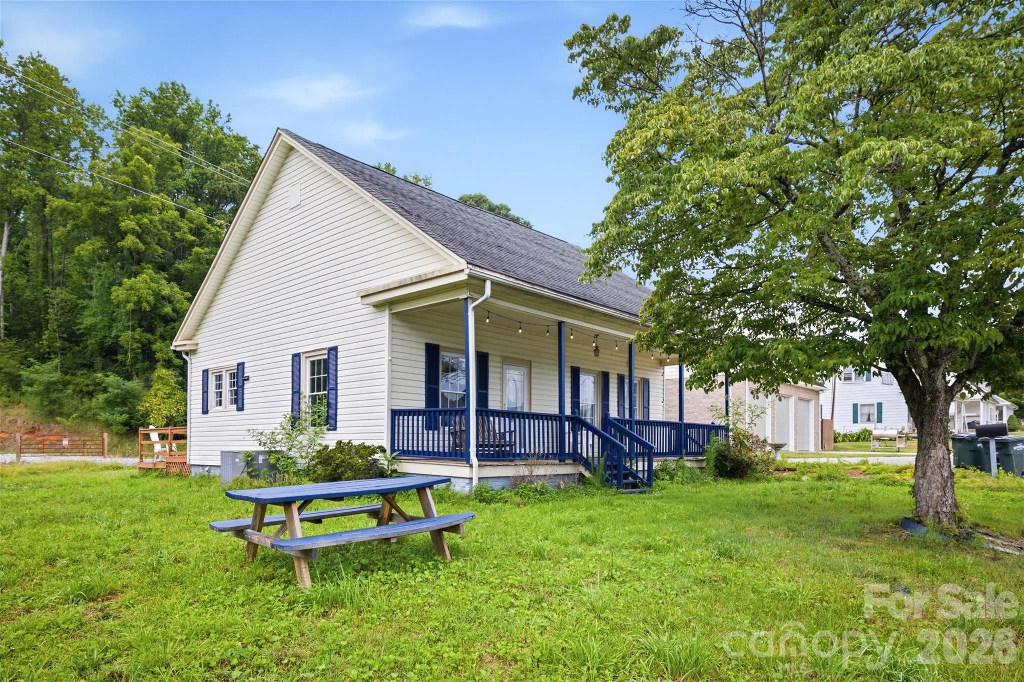 Single Family Residence at 302 Catawba Avenue, Hickory, photo 22 of 33