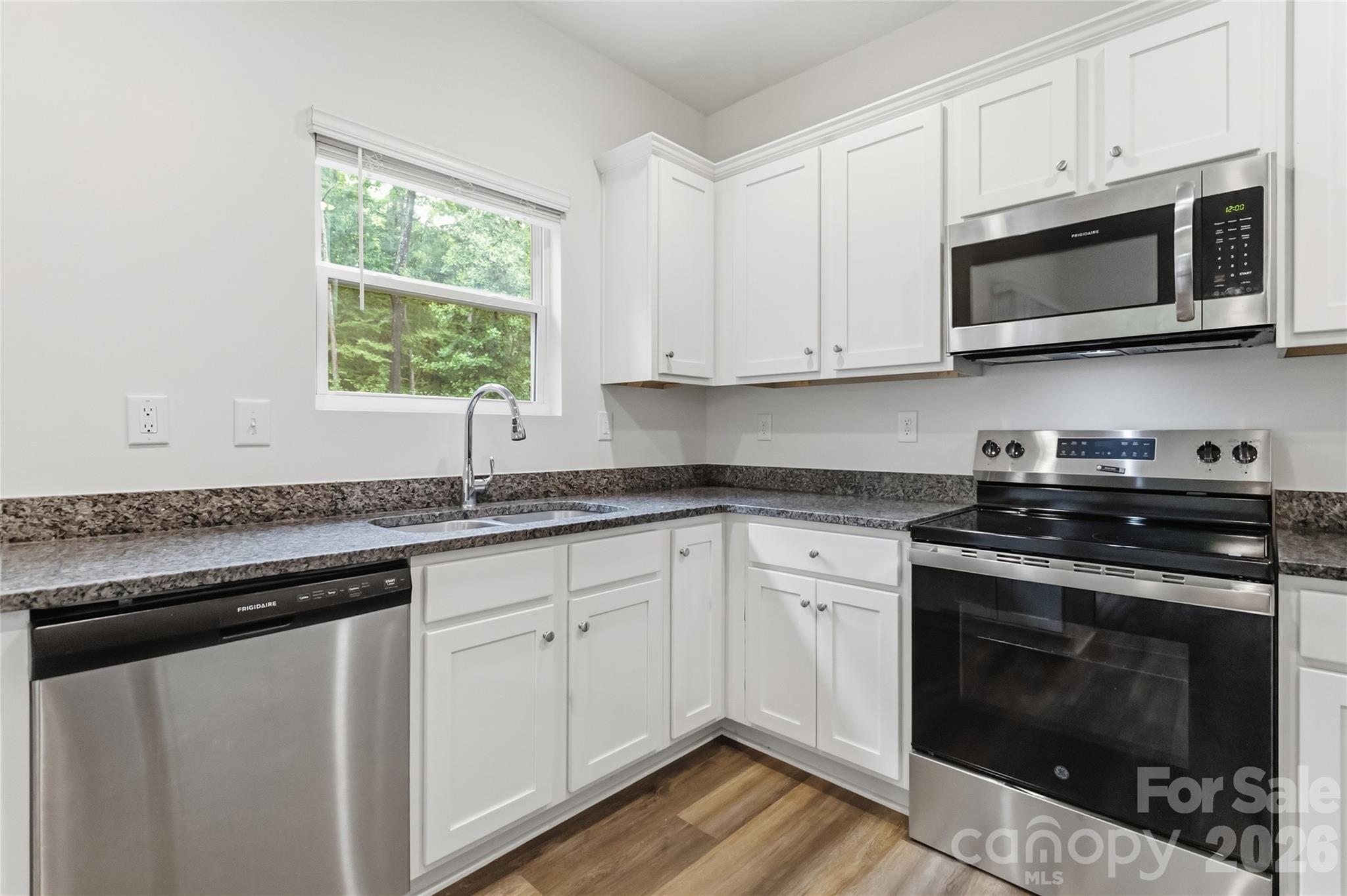 Stainless Steel Appliances - 720 White Crane Road, Salisbury