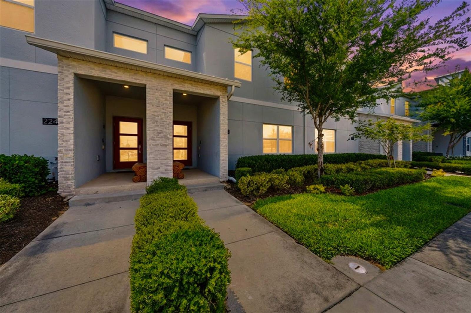 218 OCEAN COURSE AVE