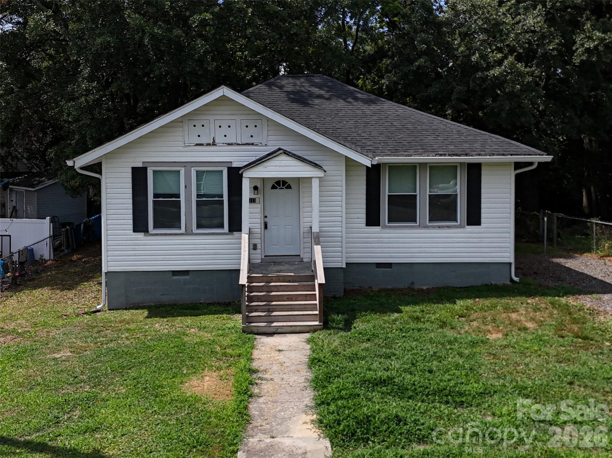 Single Family Residence at 1113 W 5th Avenue, Gastonia, photo 2 of 22