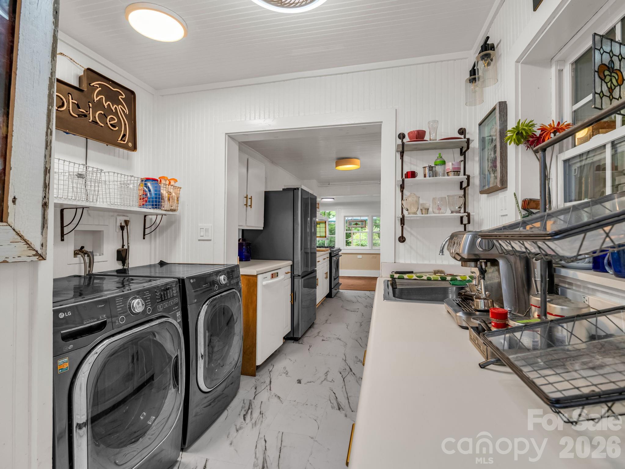 Main-Level Laundry - 23 Sunset Drive, Black Mountain