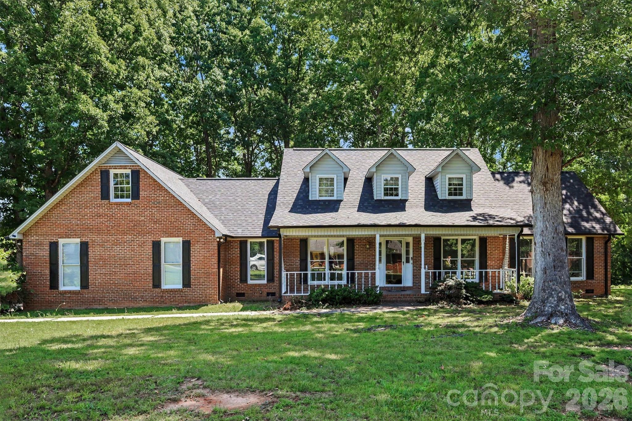 Single Family Residence at 121 Country Creek Drive, Kings Mountain, photo 2 of 33