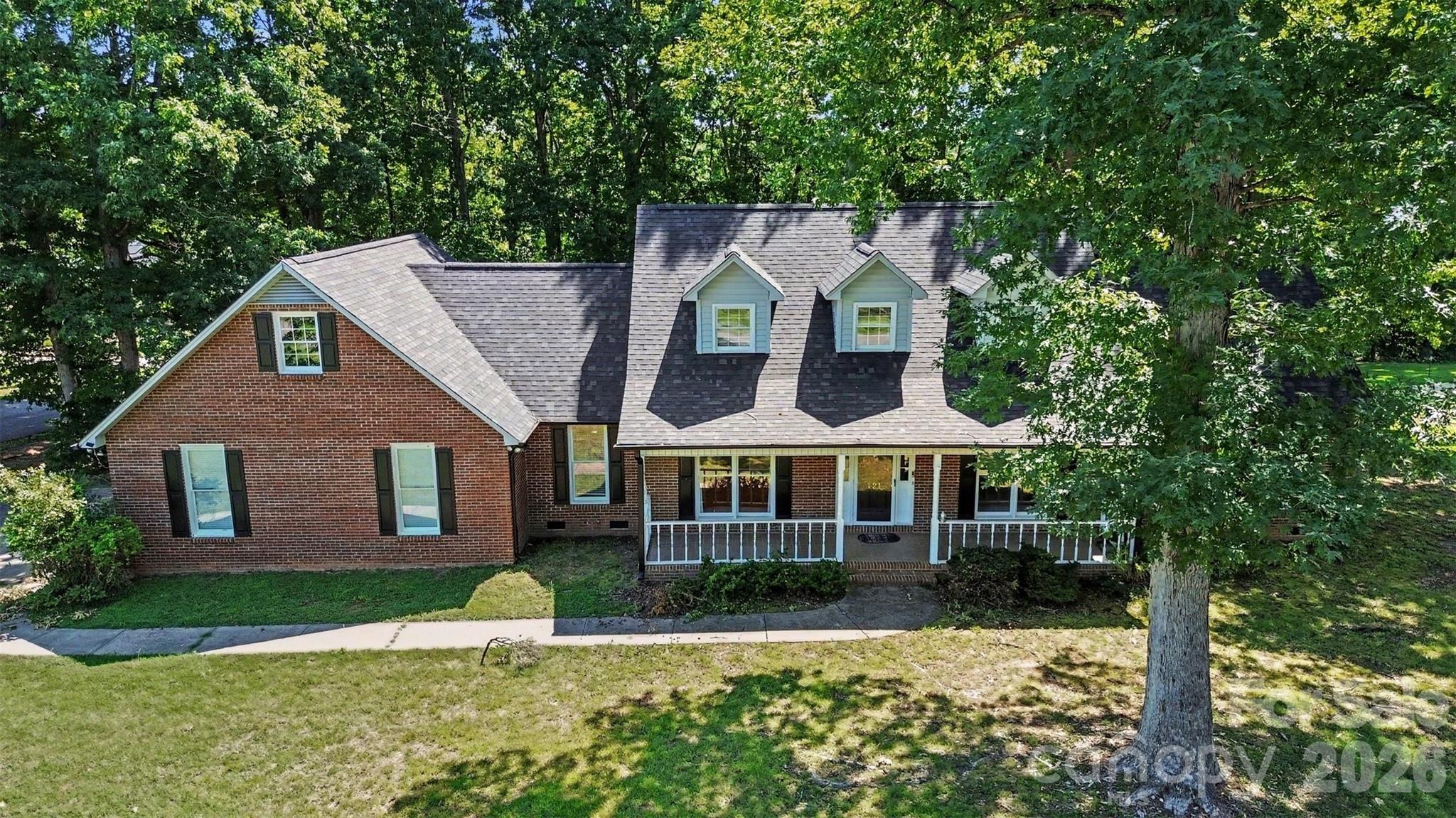 Single Family Residence at 121 Country Creek Drive, Kings Mountain, photo 4 of 33
