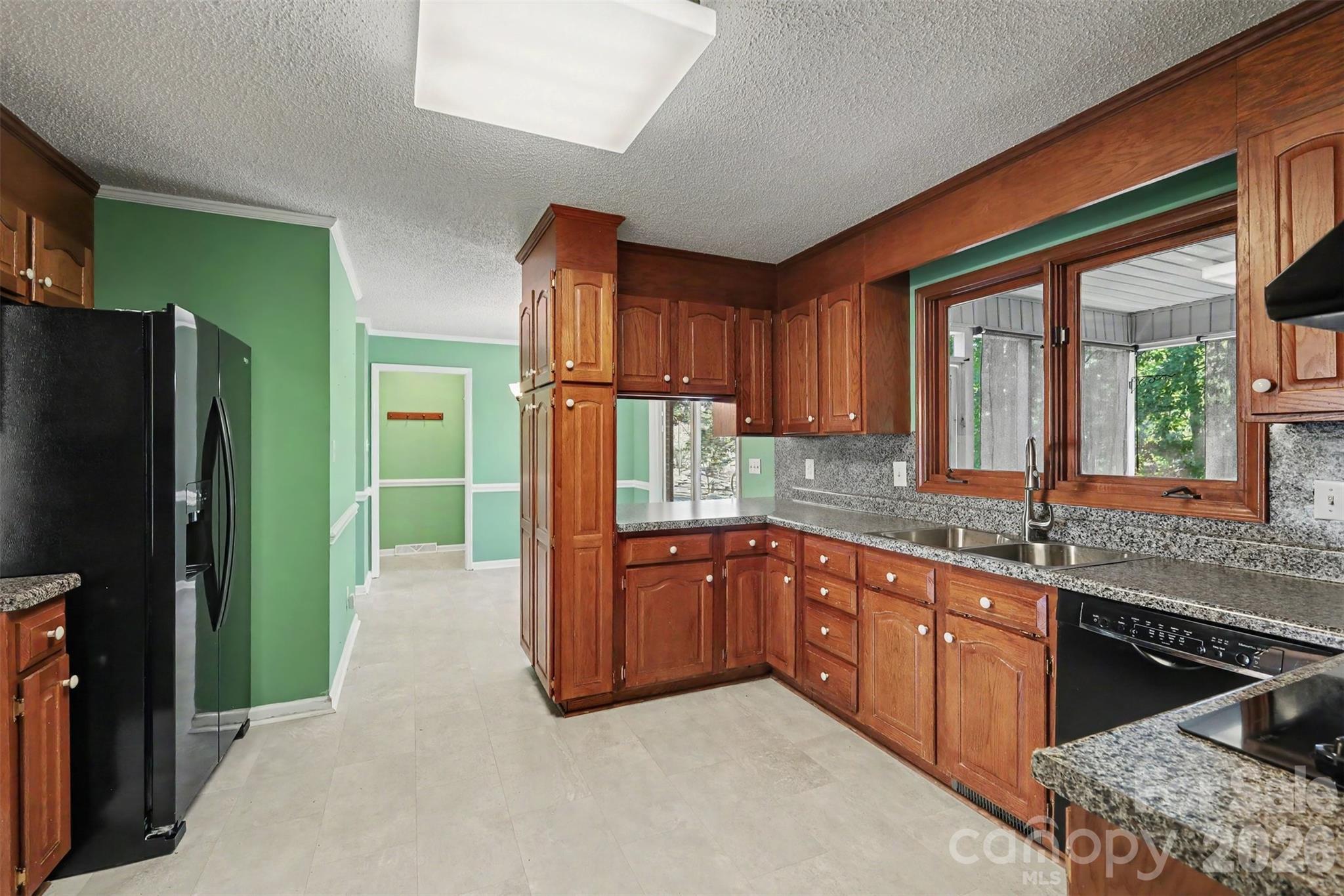 Single Family Residence at 121 Country Creek Drive, Kings Mountain, photo 14 of 33