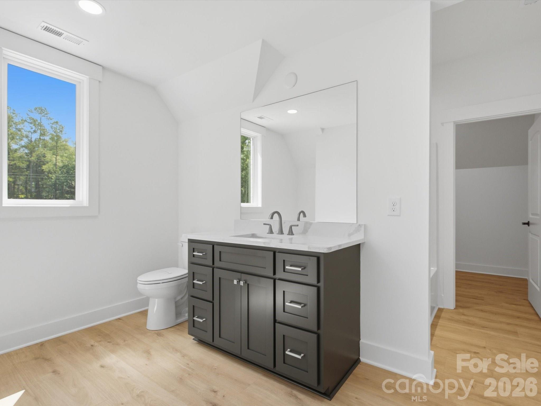 upper level bedroom bath suite - 8018 Fairmont Drive, Waxhaw
