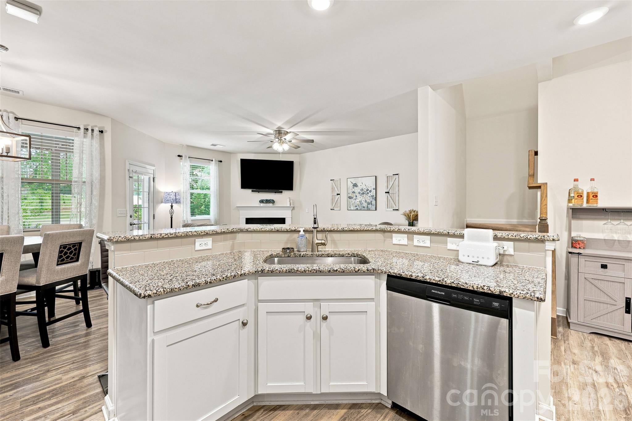Kitchen - 347 Kennebel Place, Fort Mill
