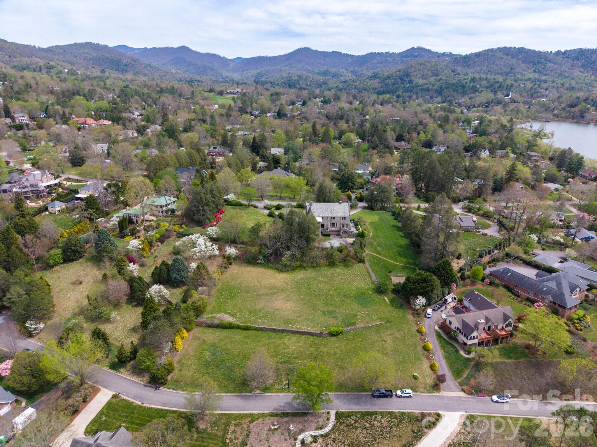 Close to Beaver Lake and Walking Trails - 99999 Pine Acre Boulevard, Asheville