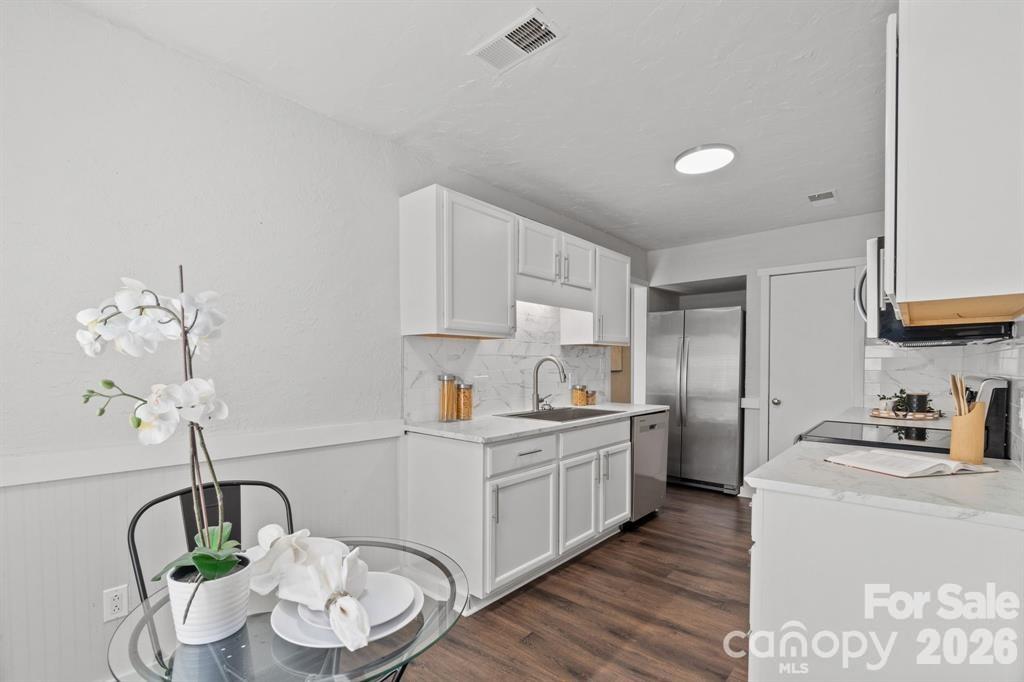 Townhouse at 4340 N Center Street, Hickory, photo 5 of 26